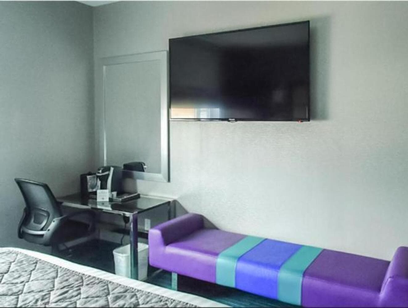 Umbrella Hotel Bronx