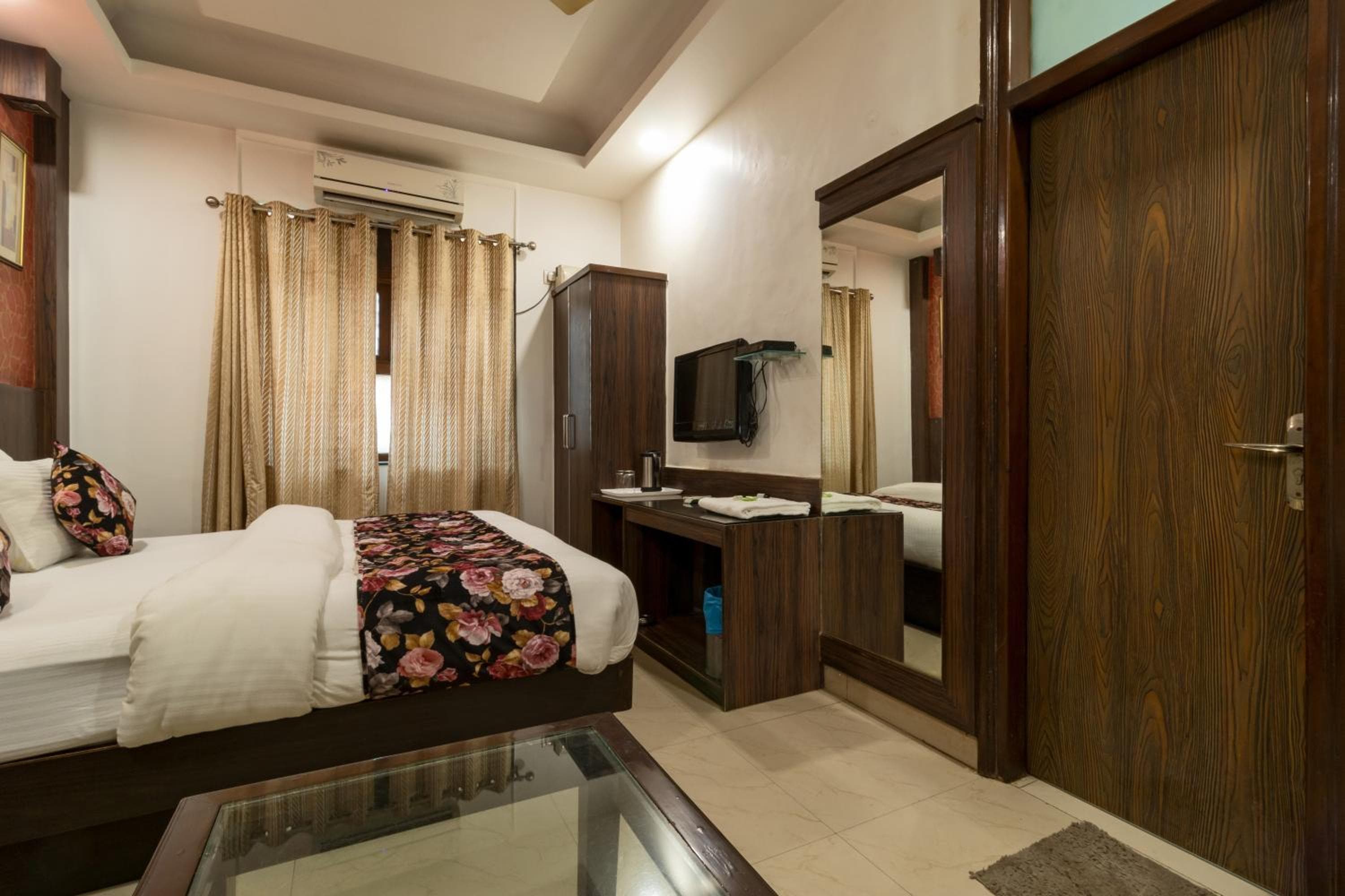 Hotel Baba Deluxe near New Delhi Railway Station and City Center -By RCG Hotels