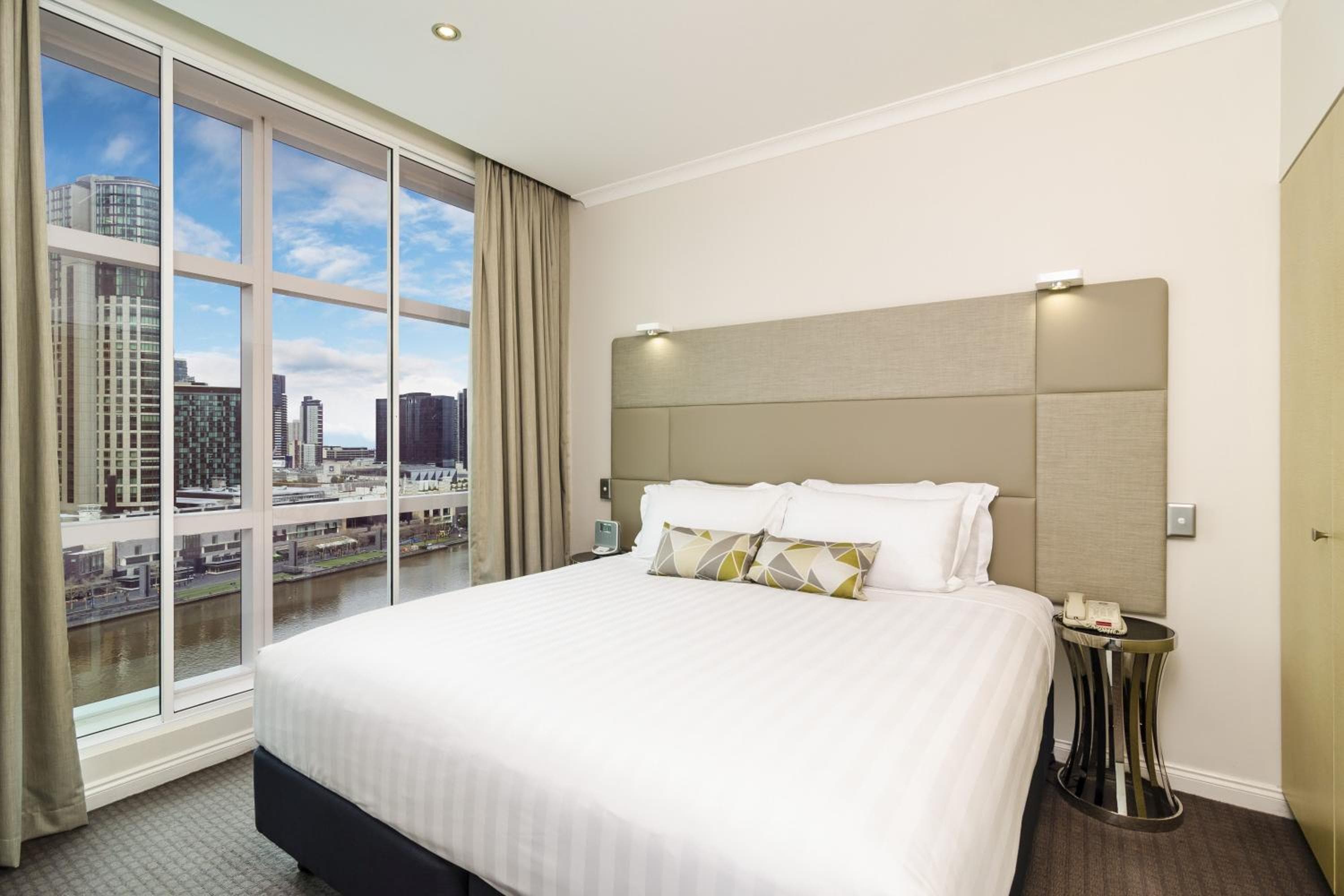 Clarion Suites Gateway