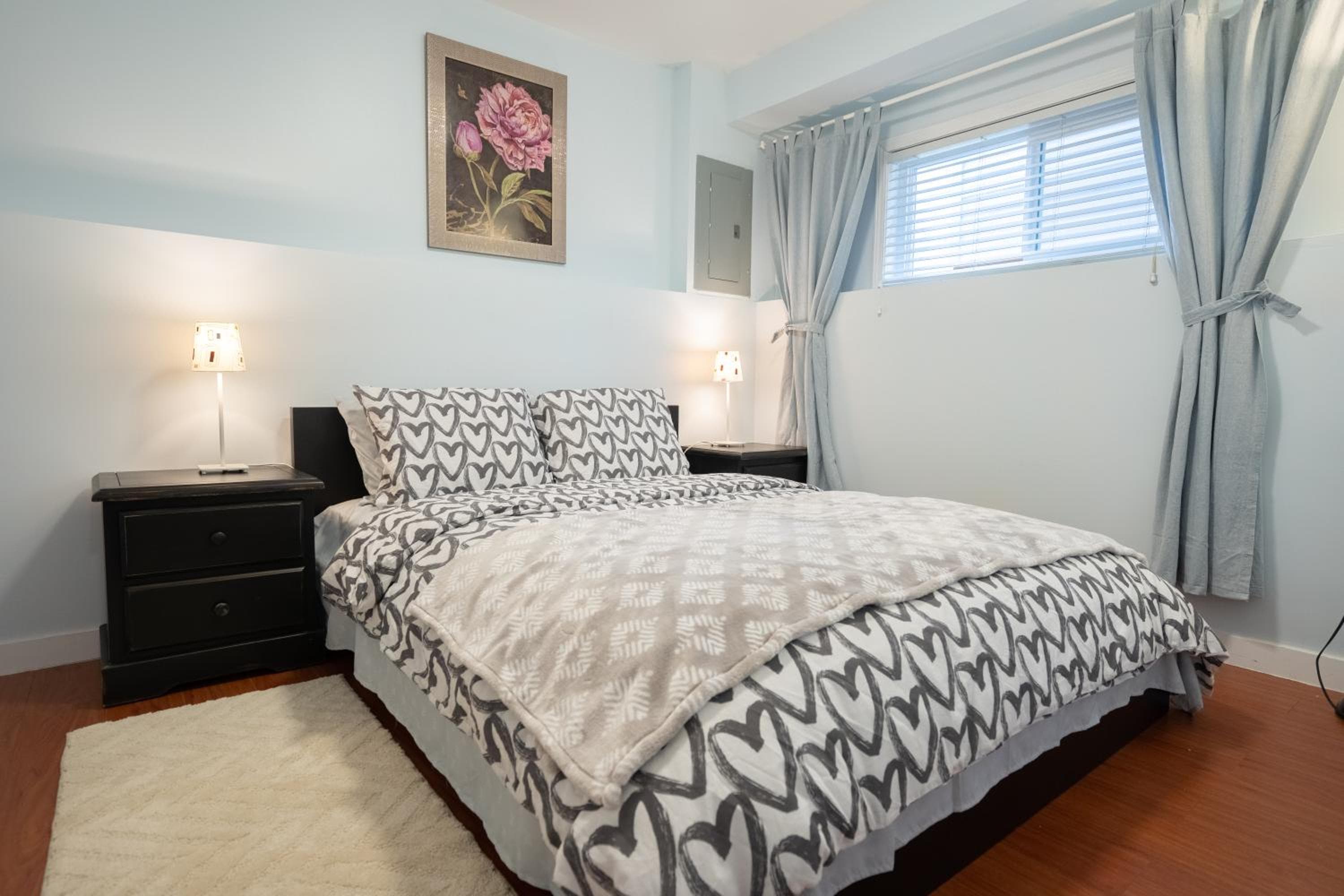 Lovely 1BR Secondary suite with Separate entrance