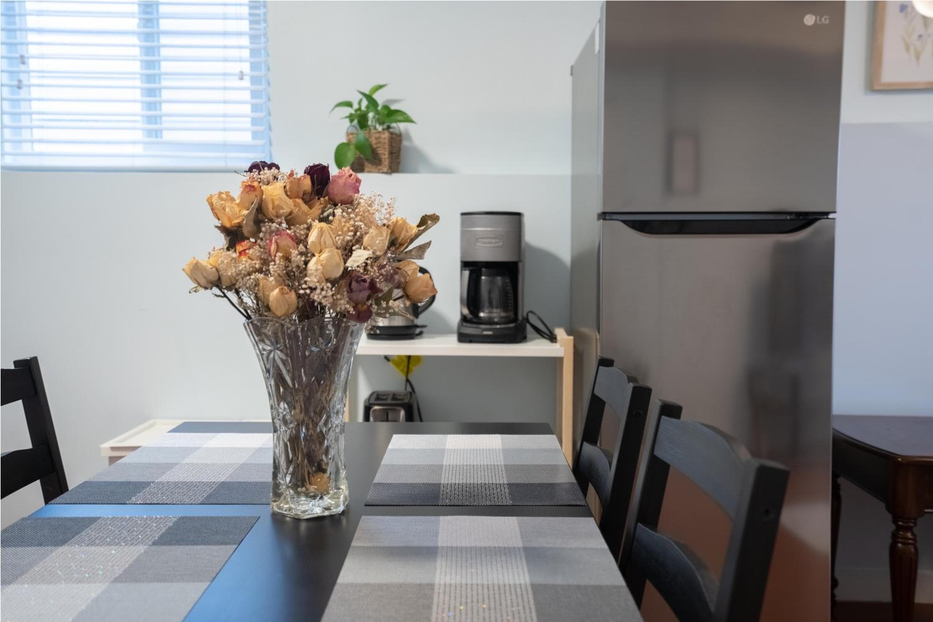 Lovely 1BR Secondary suite with Separate entrance