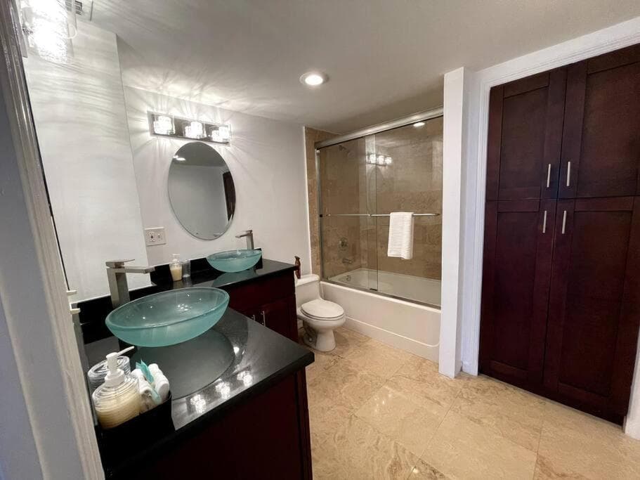 Breathtaking ocean view! 15th floor