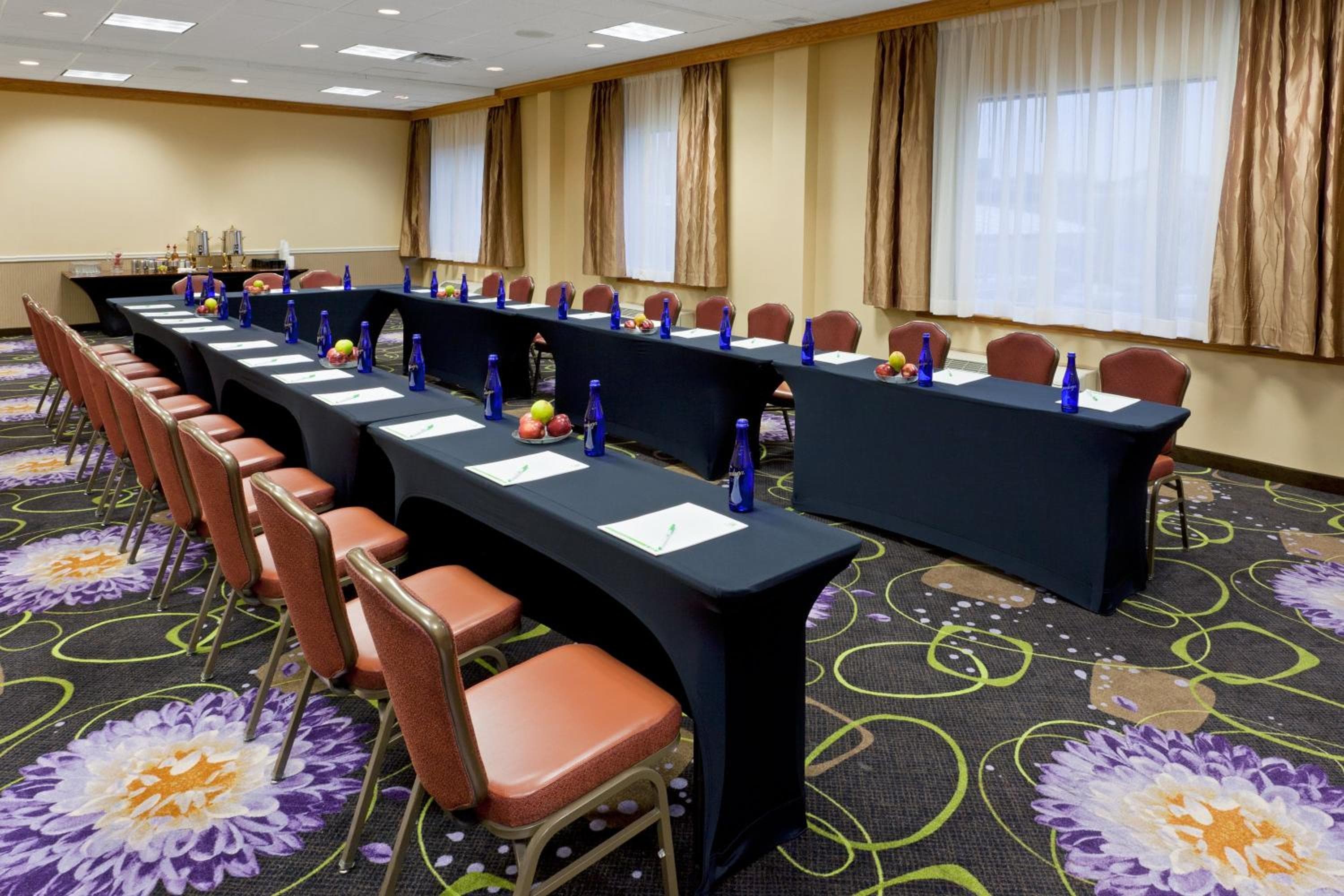 Holiday Inn Clark - Newark by IHG