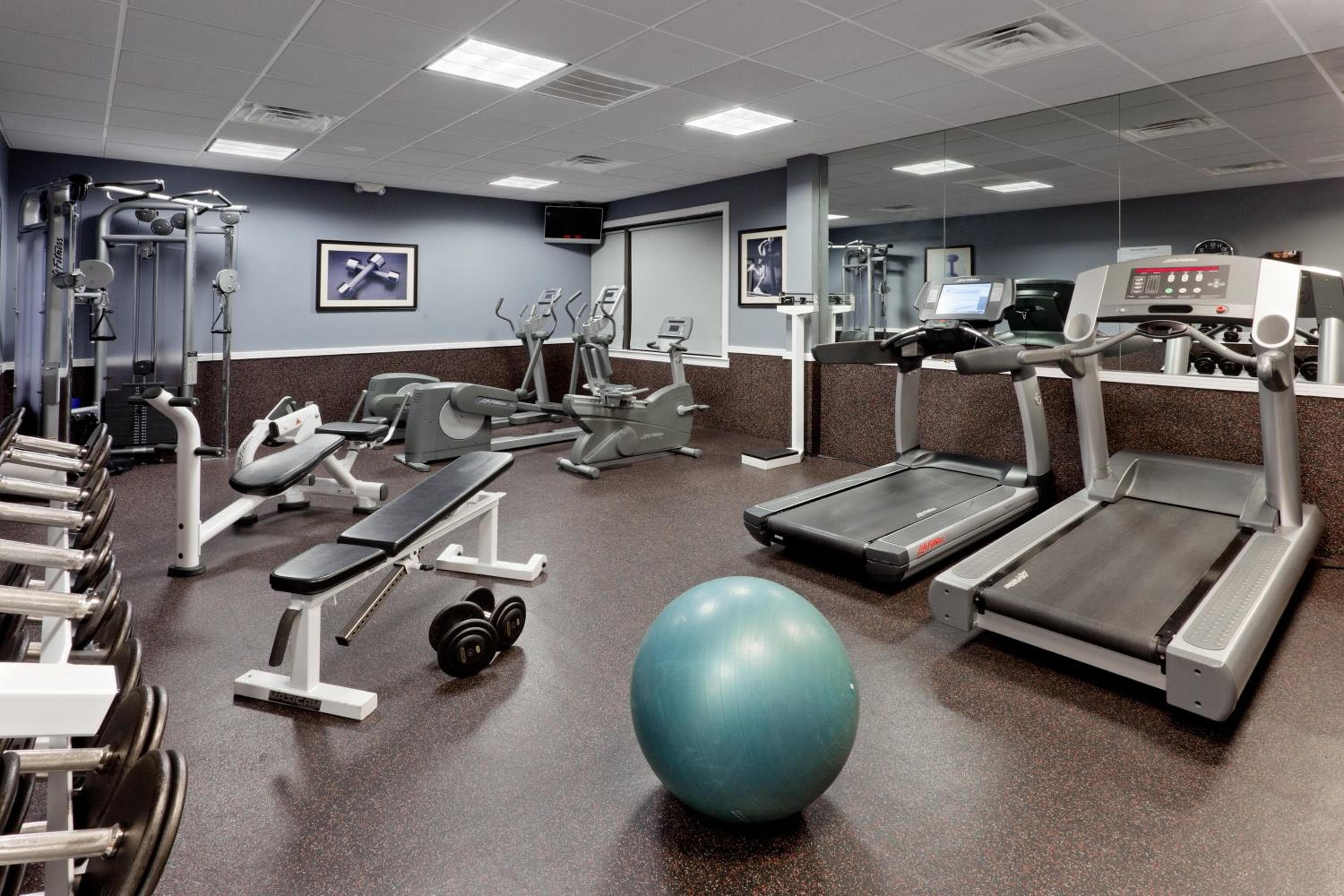 Holiday Inn Clark - Newark by IHG