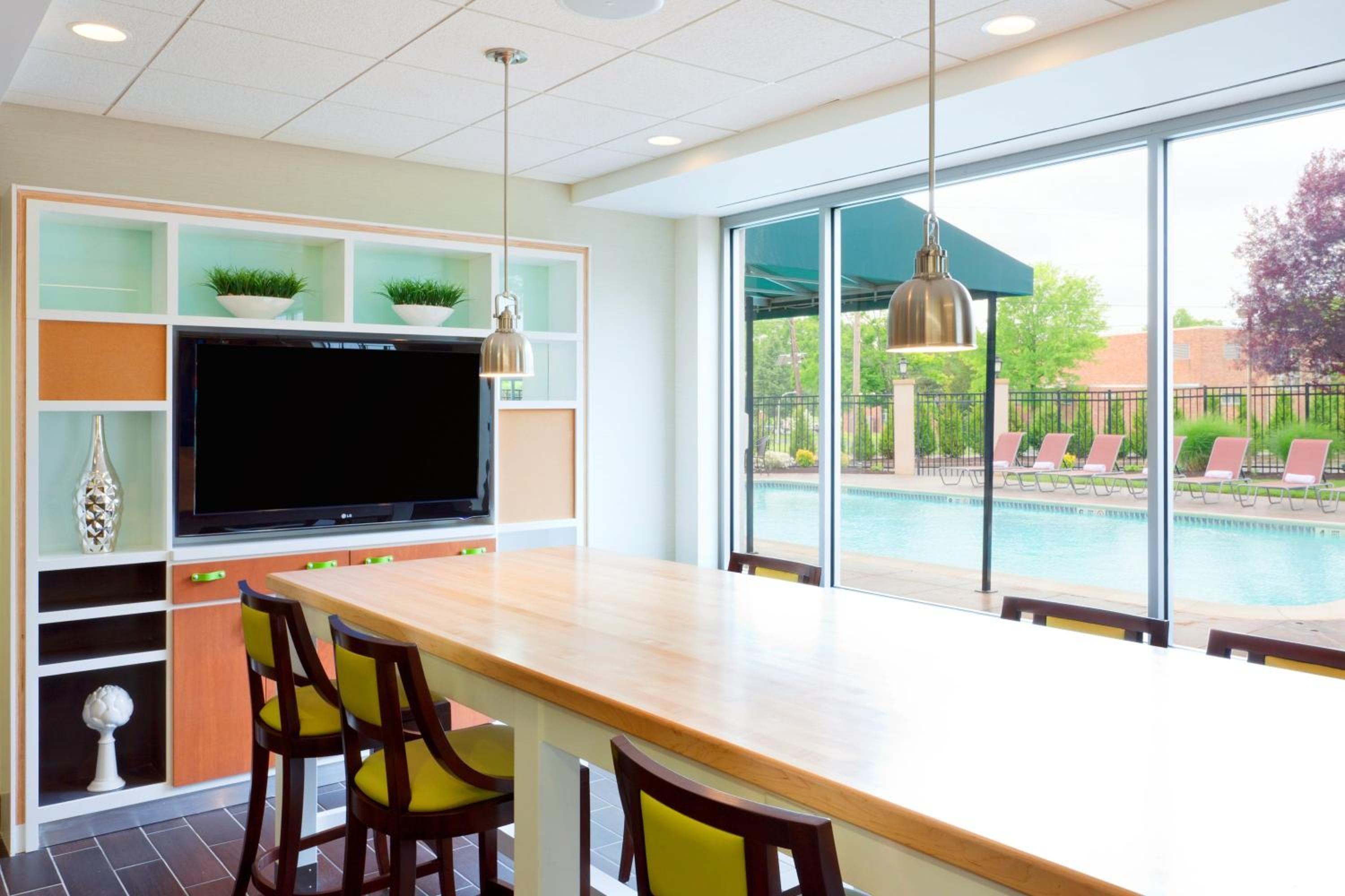 Holiday Inn Clark - Newark by IHG