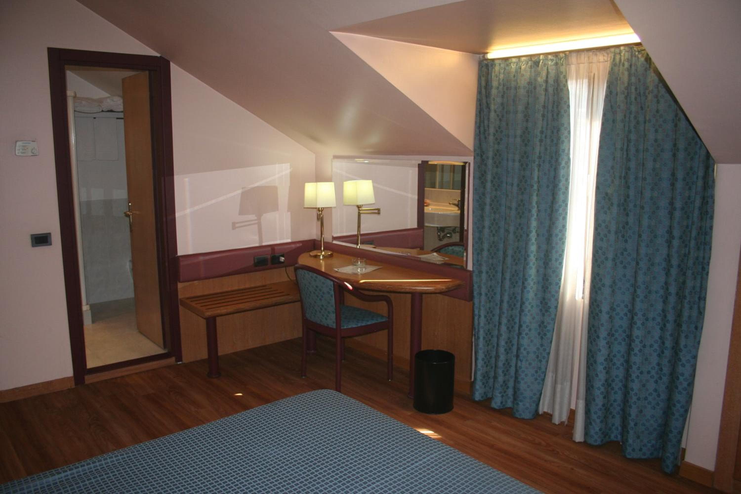 Albert Hotel