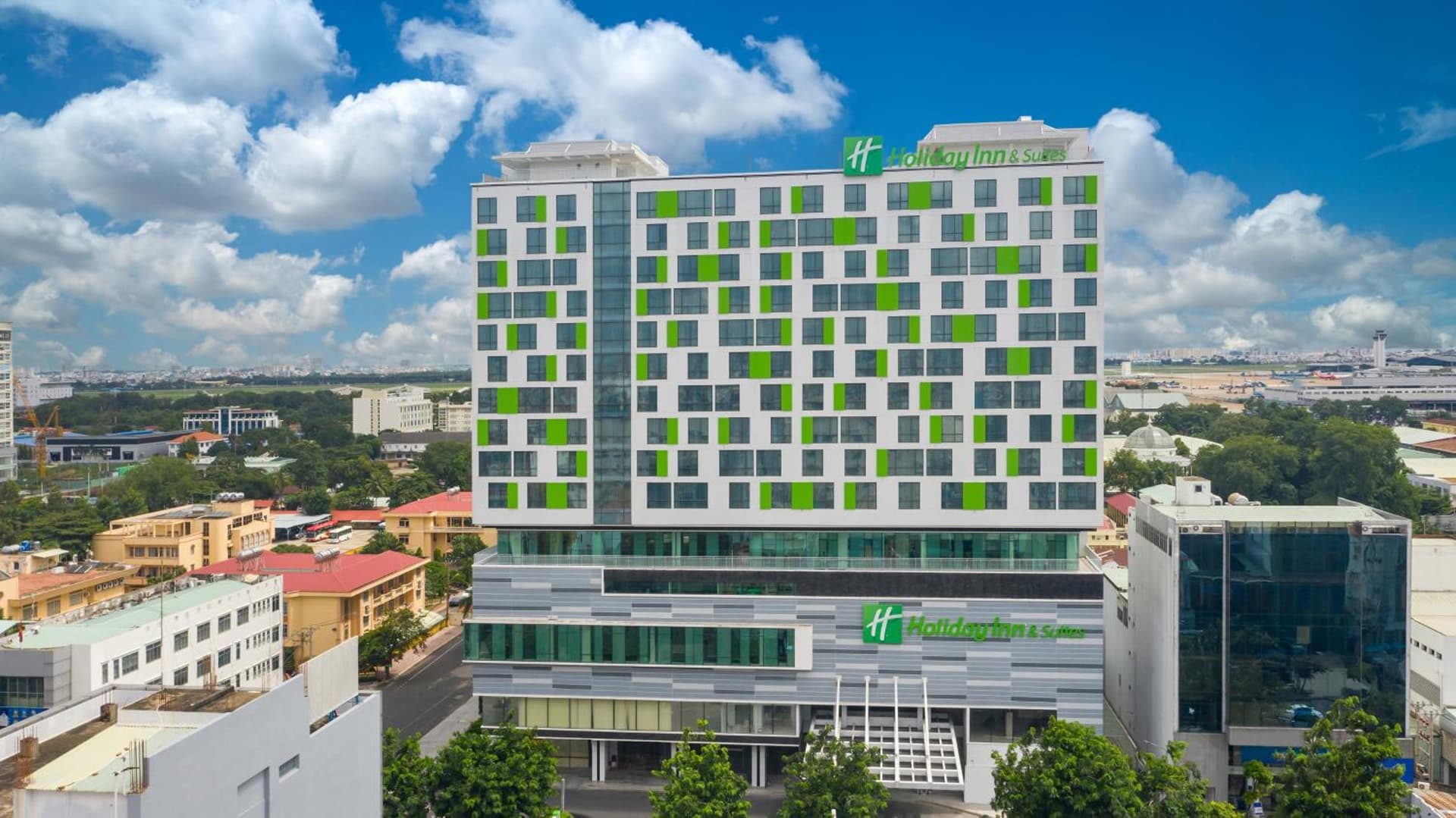 Holiday Inn & Suites Saigon Airport by IHG