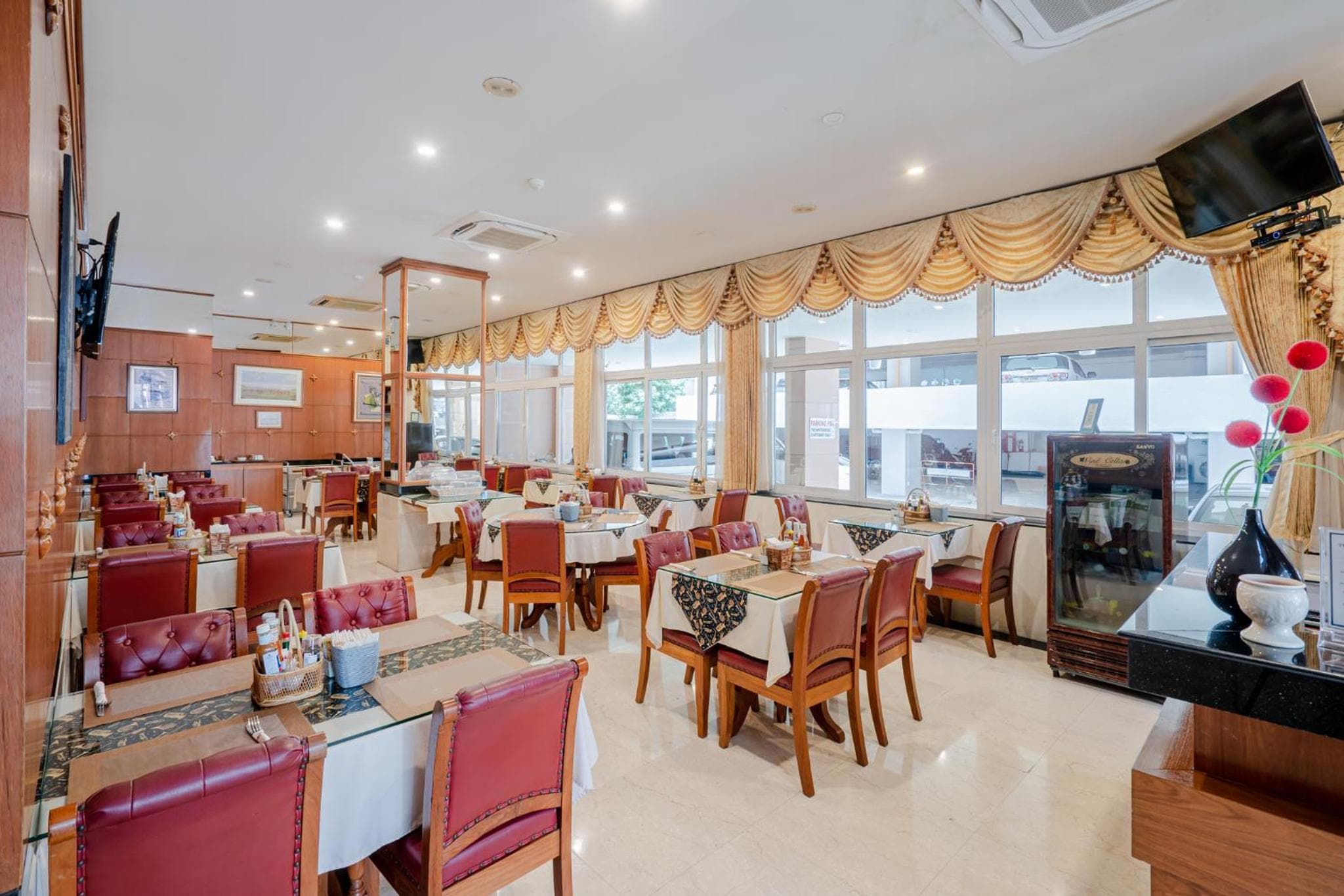 Whitehouse Condotel