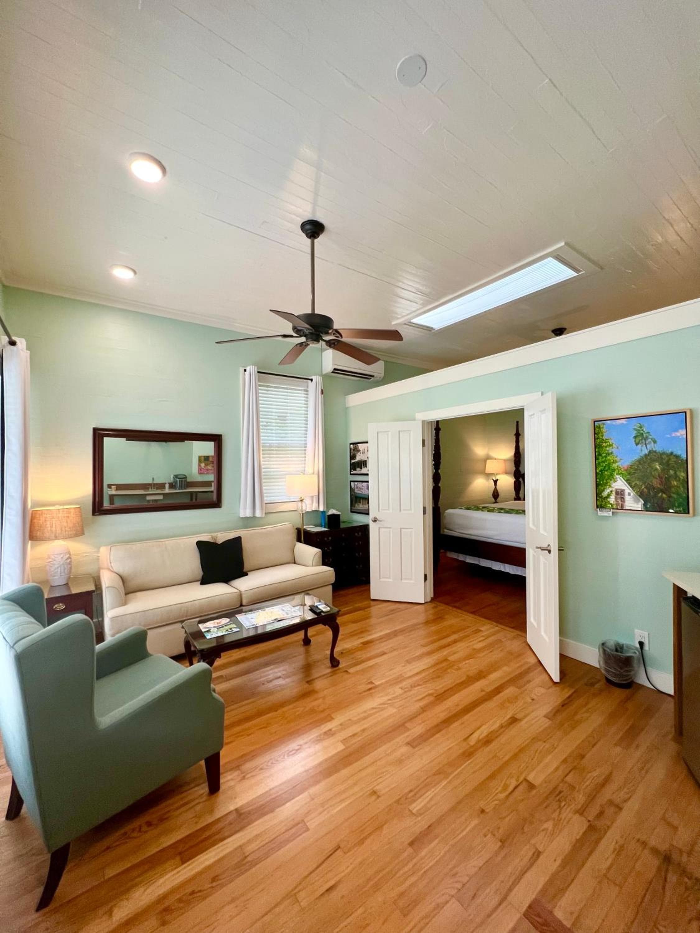 The Porch on Frances Inn - Adults Exclusive