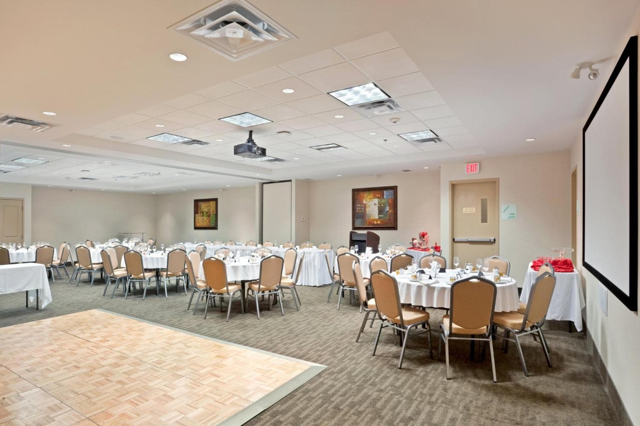 Holiday Inn Hotel & Suites Surrey East - Cloverdale by IHG