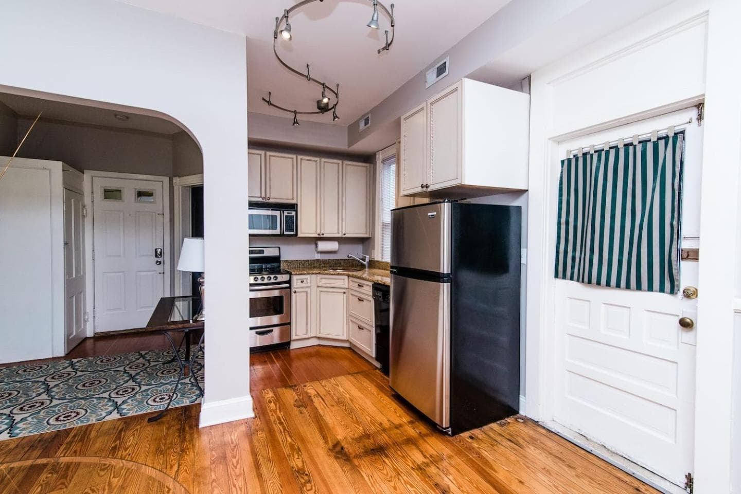 Downtown Annapolis King George 1st Floor Hideaway