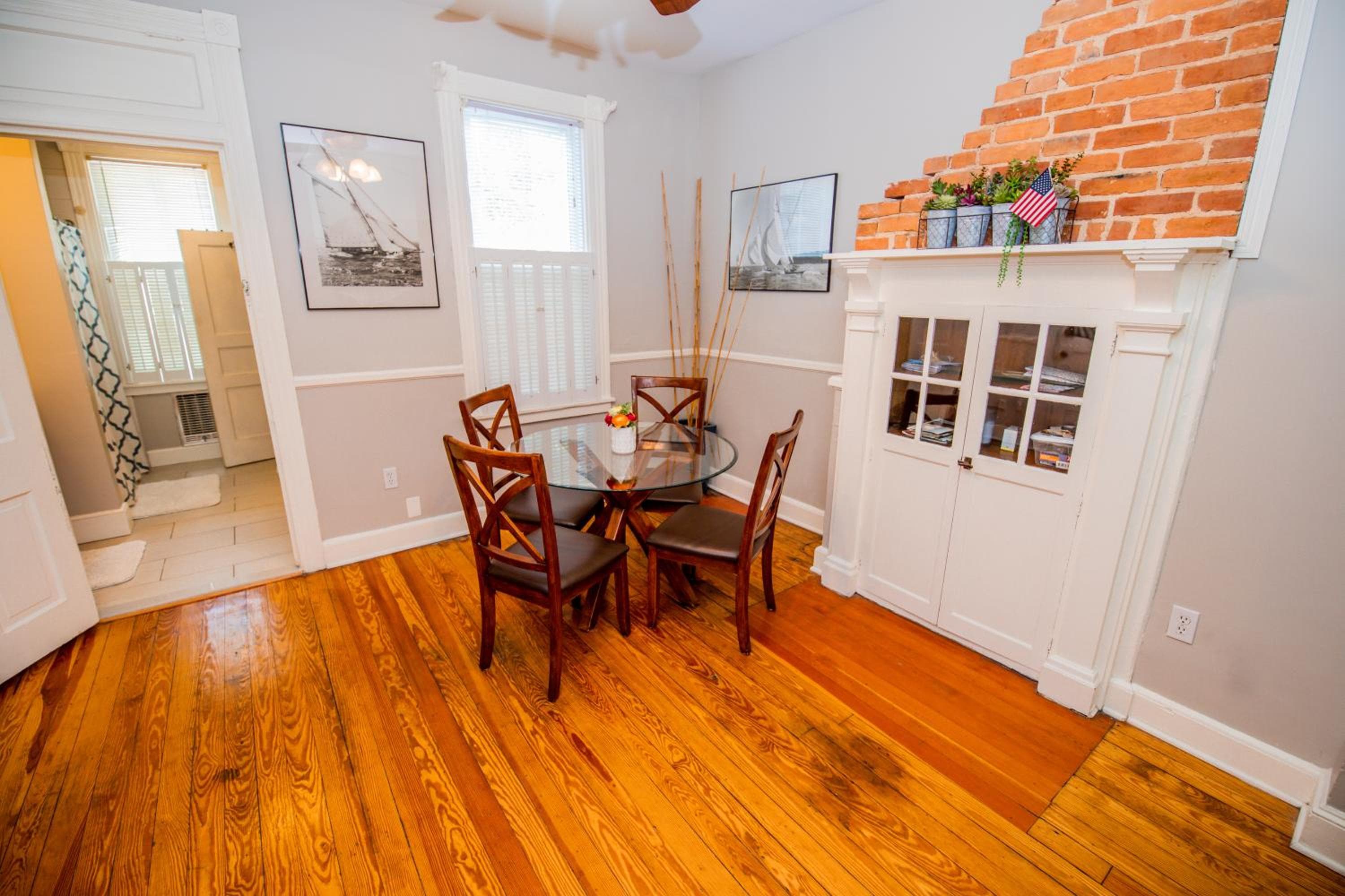 Downtown Annapolis King George 1st Floor Hideaway