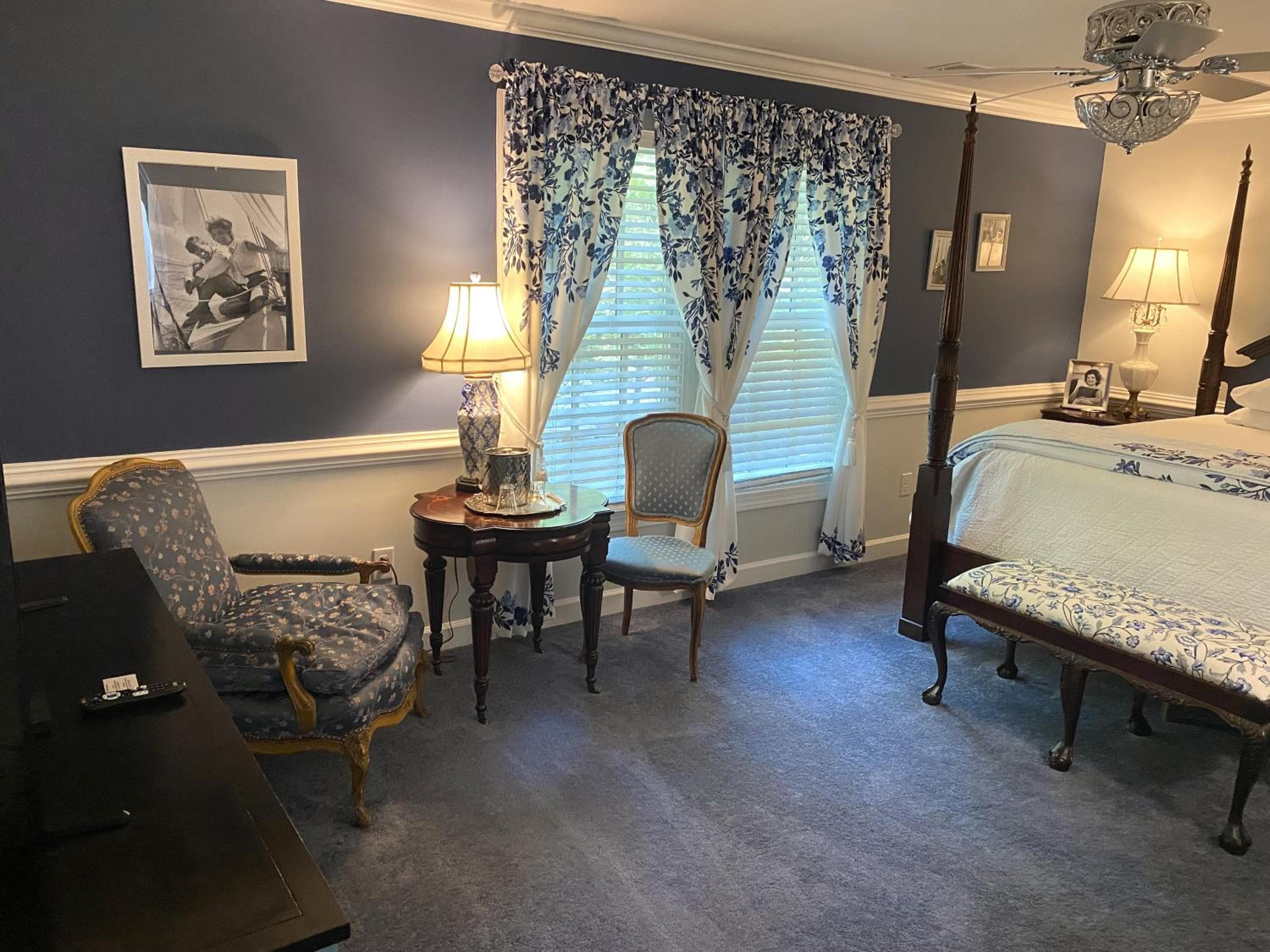 A Williamsburg White House Inn