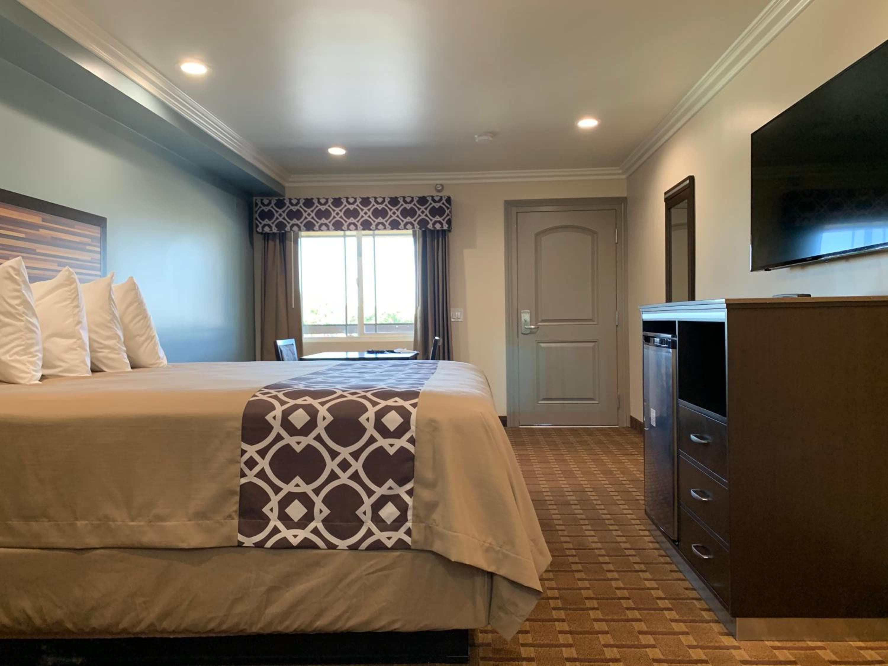 Industry Inn & Suites