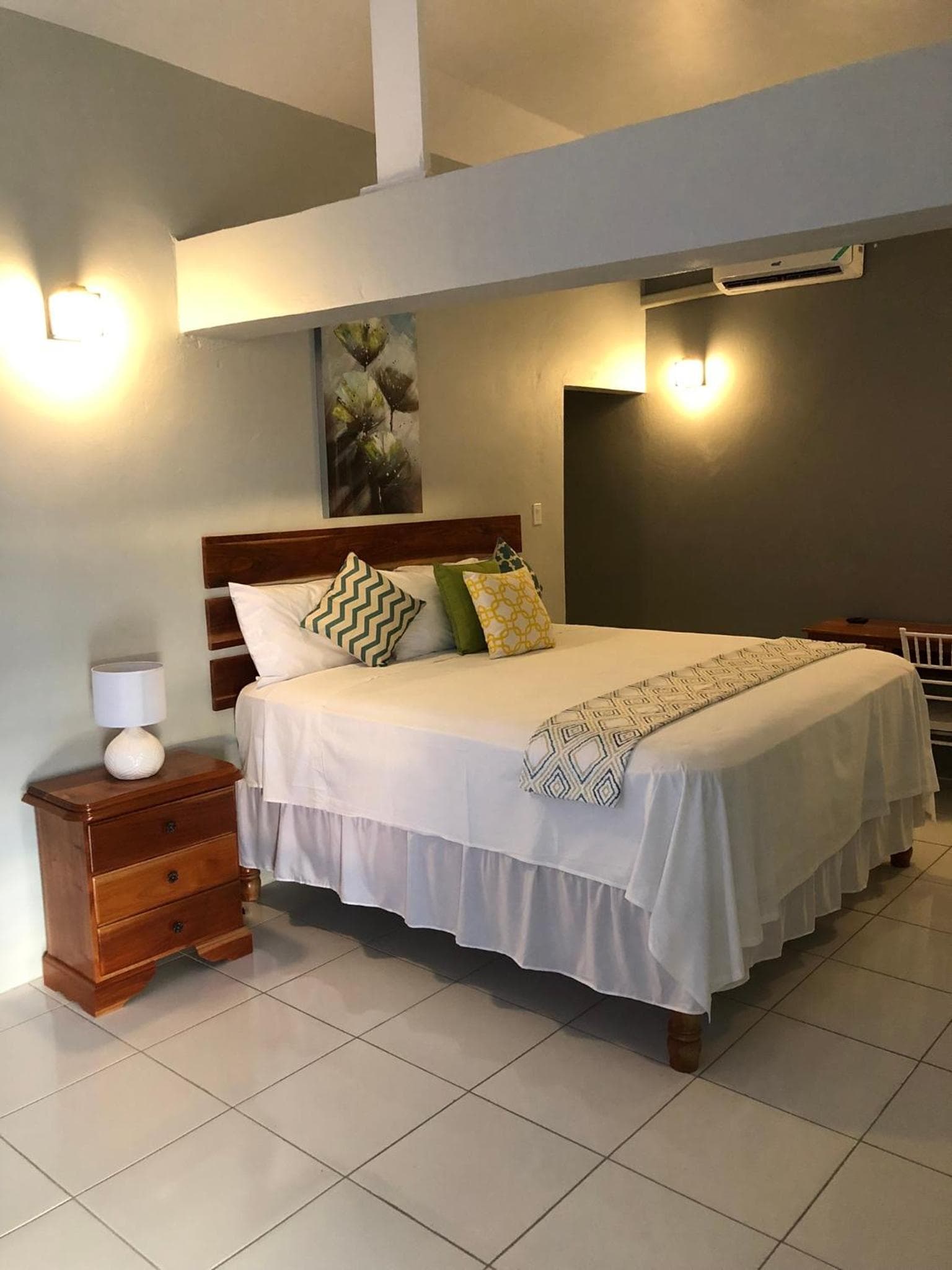Airport Beach Hotel