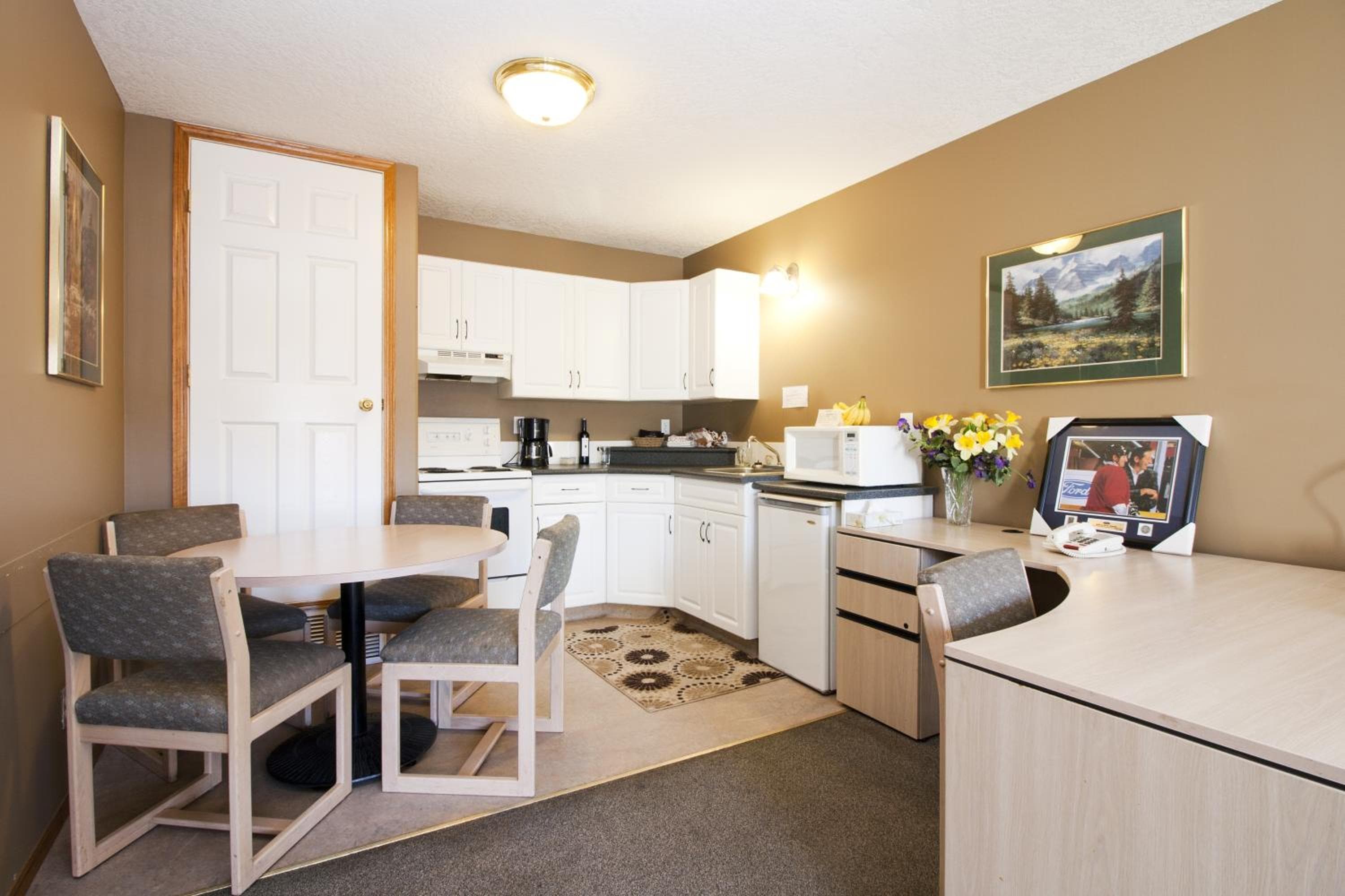 Bow River Inn