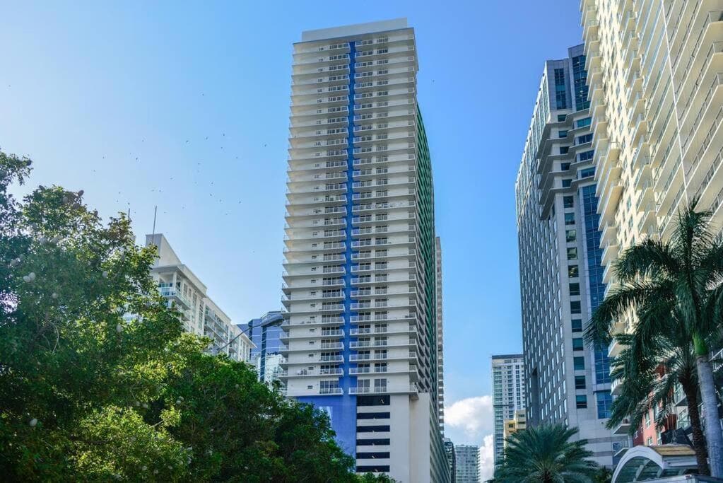 Amazing Studio Apt @BRICKELL With pool & Parking