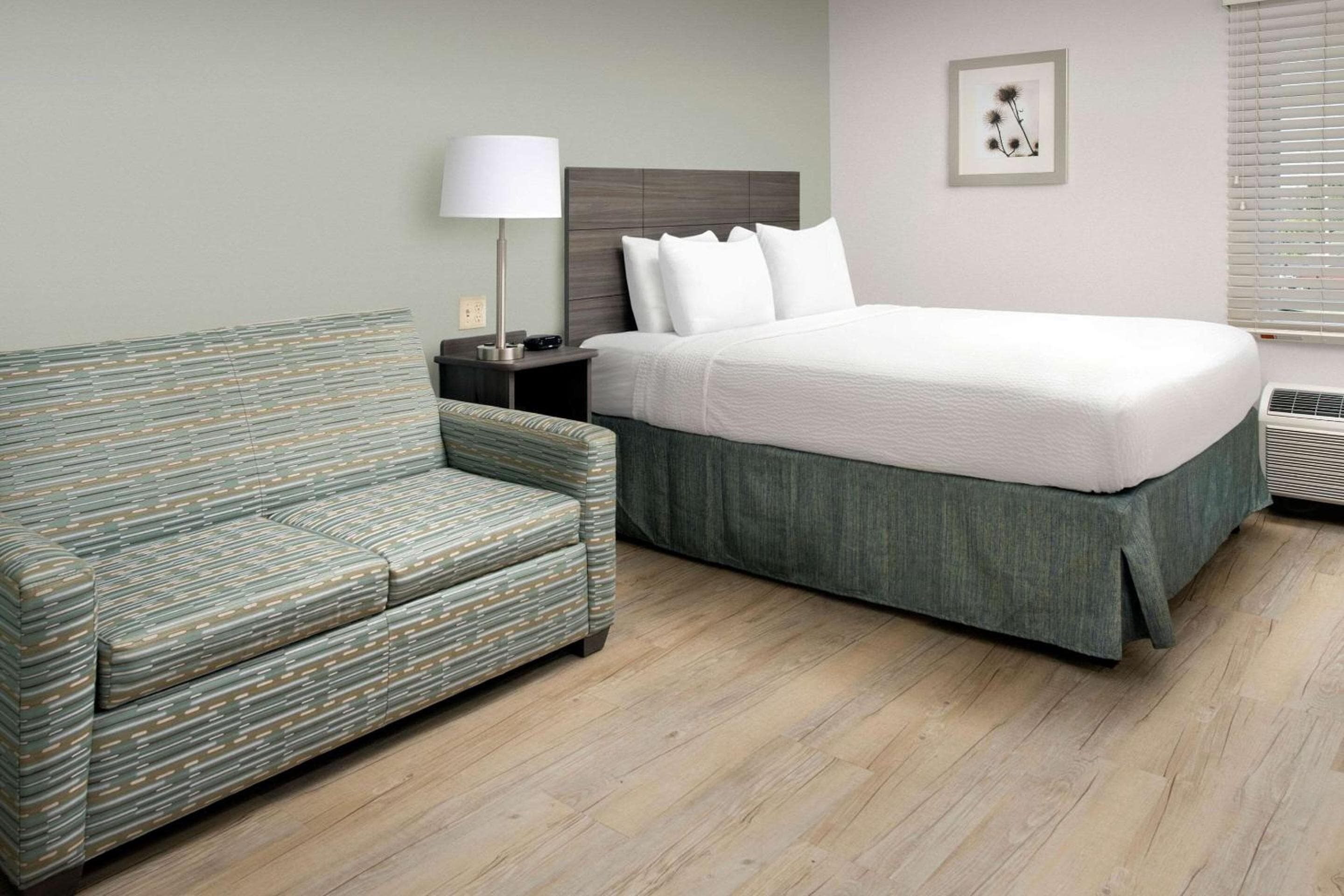 WoodSpring Suites Broken Arrow