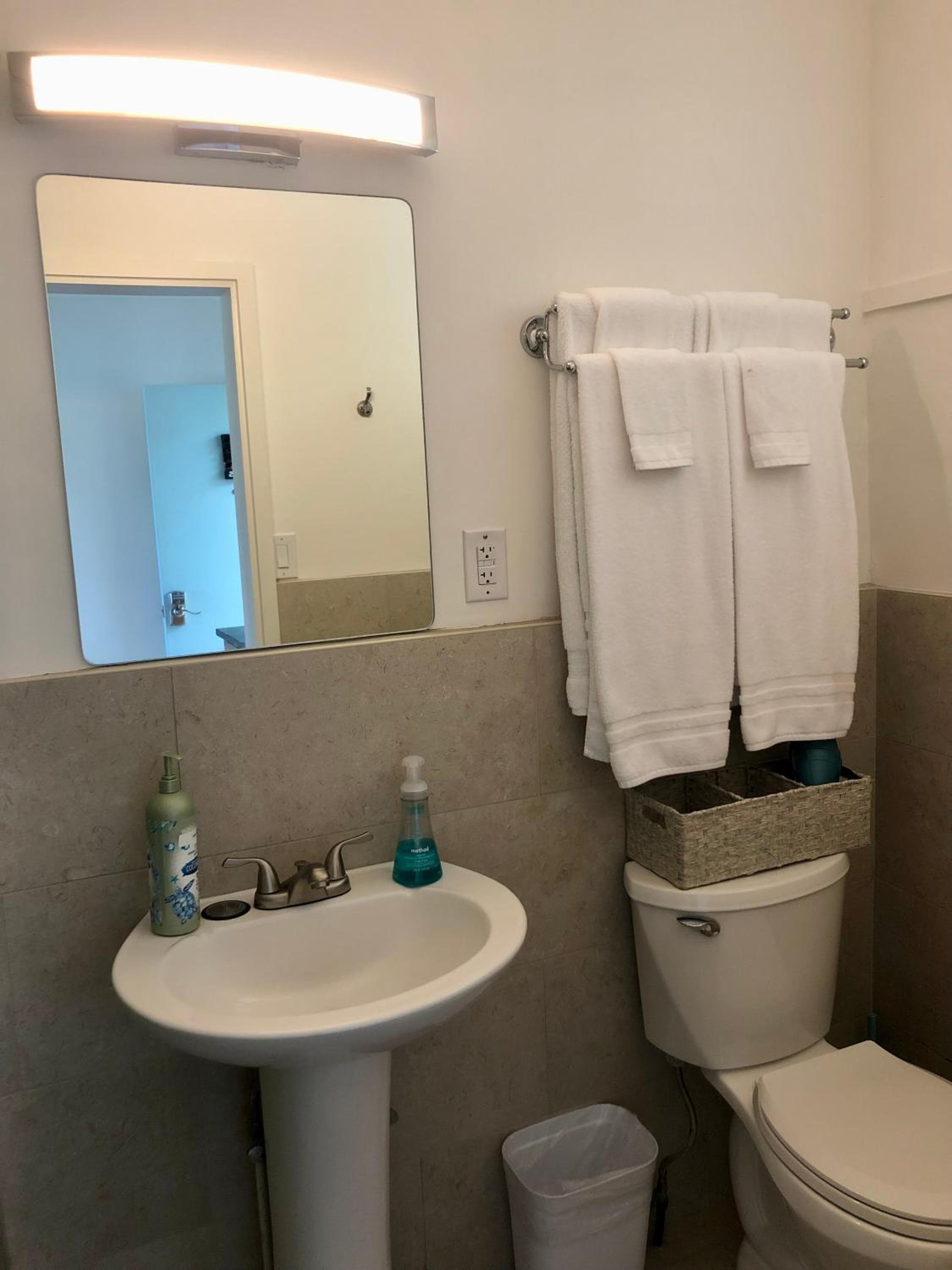 Kona Tiki Hotel - No Resort Fees