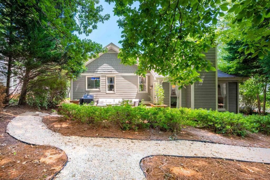 Cozy Boho Kildaire Farms Home- near Downtown