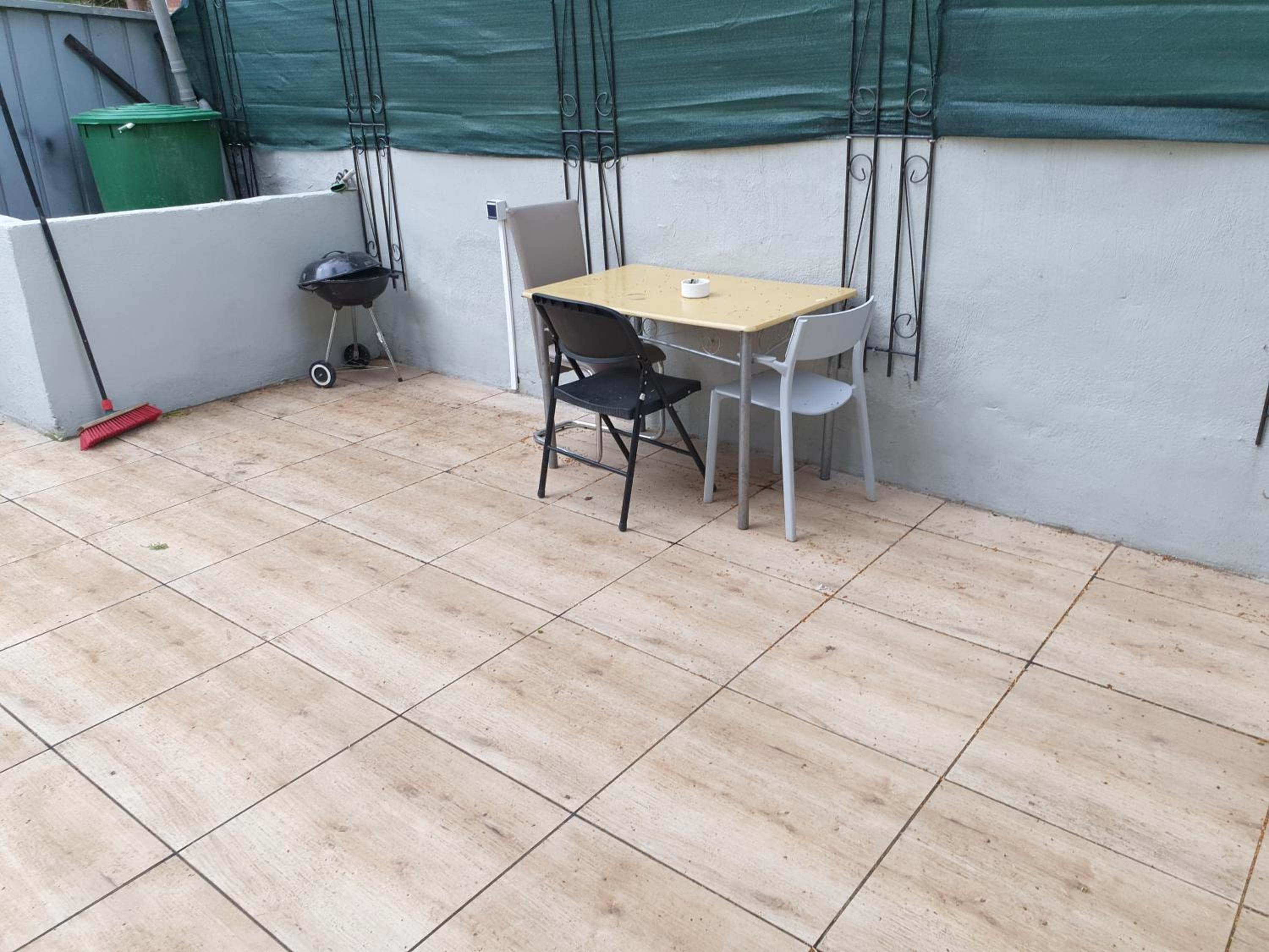 Sehr grosse 5 Zimmer Wohnung mit Garten und terasse