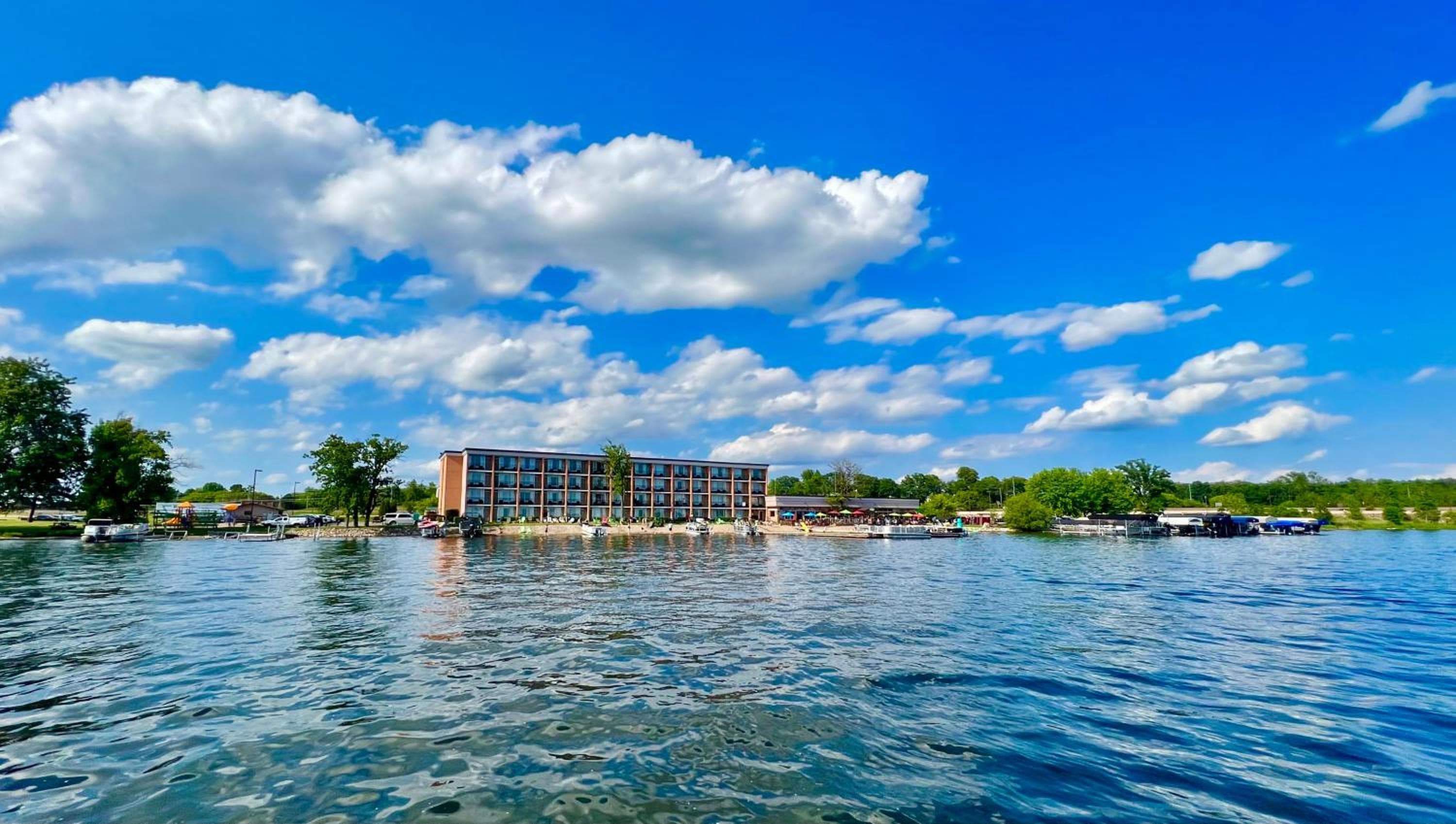 Holiday Inn Detroit Lakes - Lakefront by IHG
