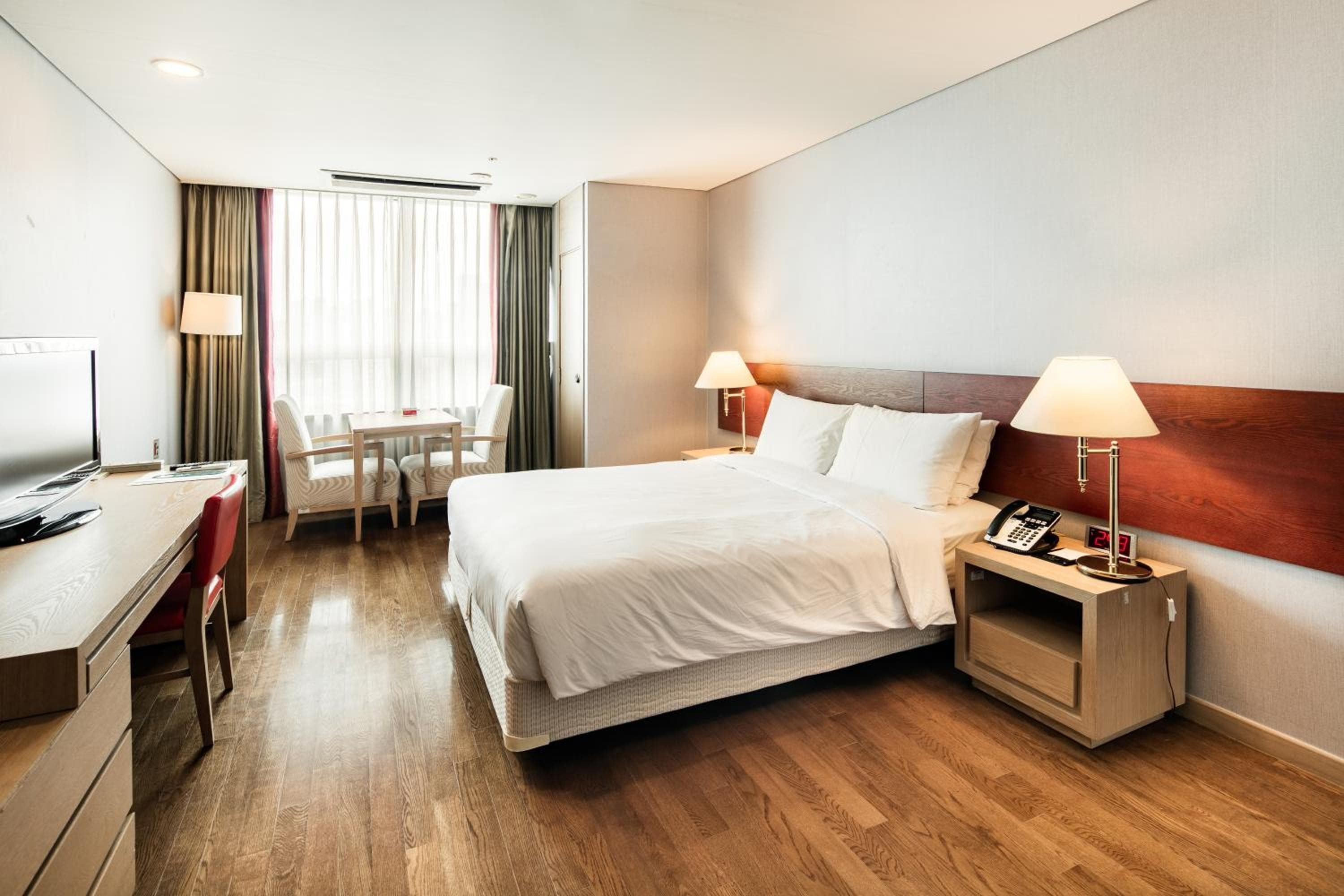 Ramada Hotel and Suites Seoul Namdaemun