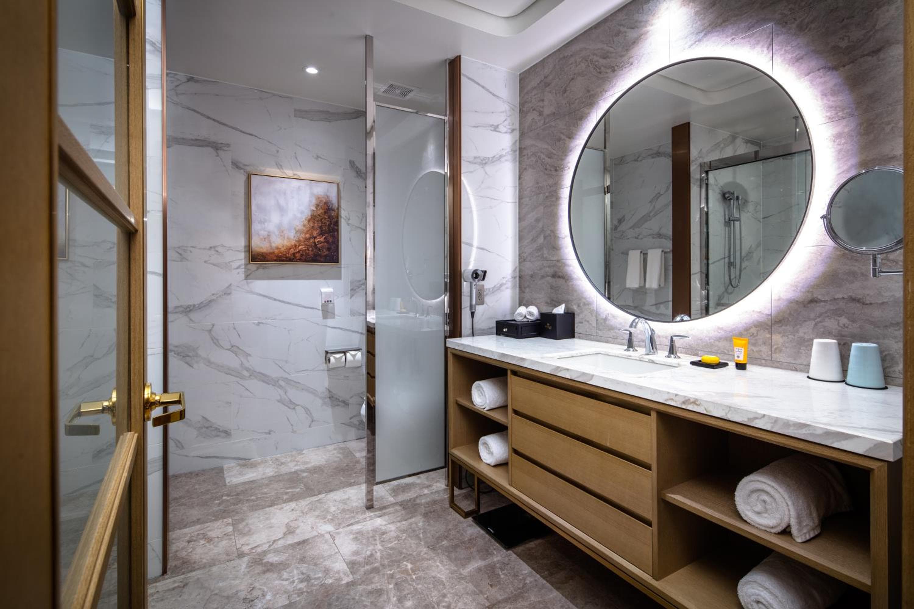 Blossom Hotel Houston, Curio Collection by Hilton