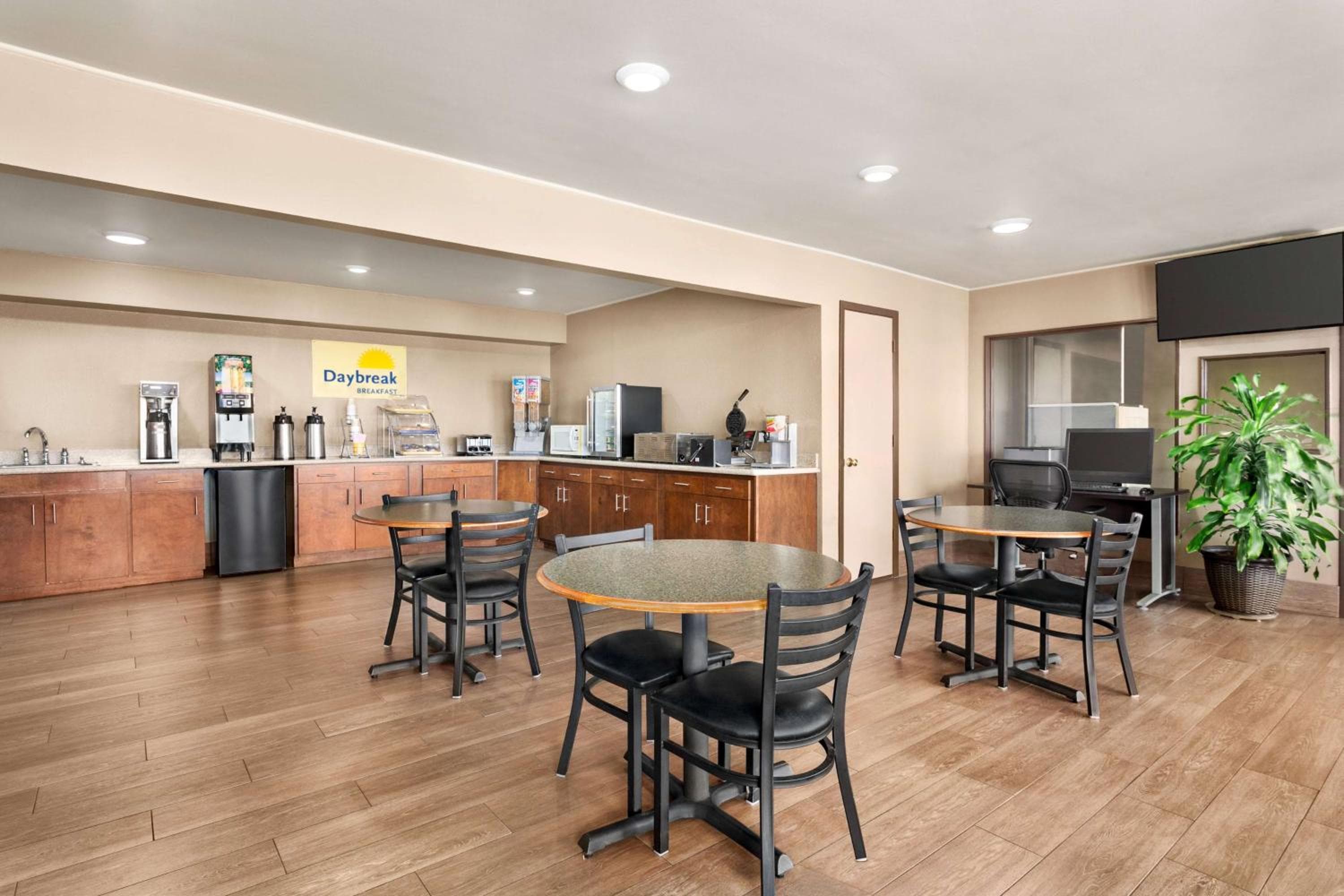 Days Inn by Wyndham Paris