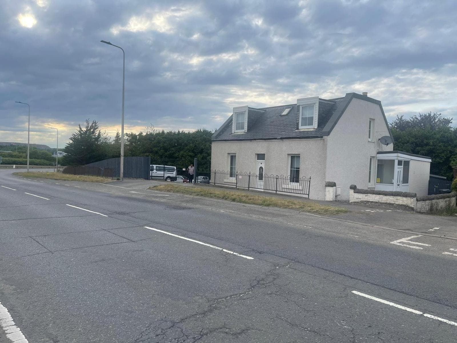 4 bed bungalow near Airport