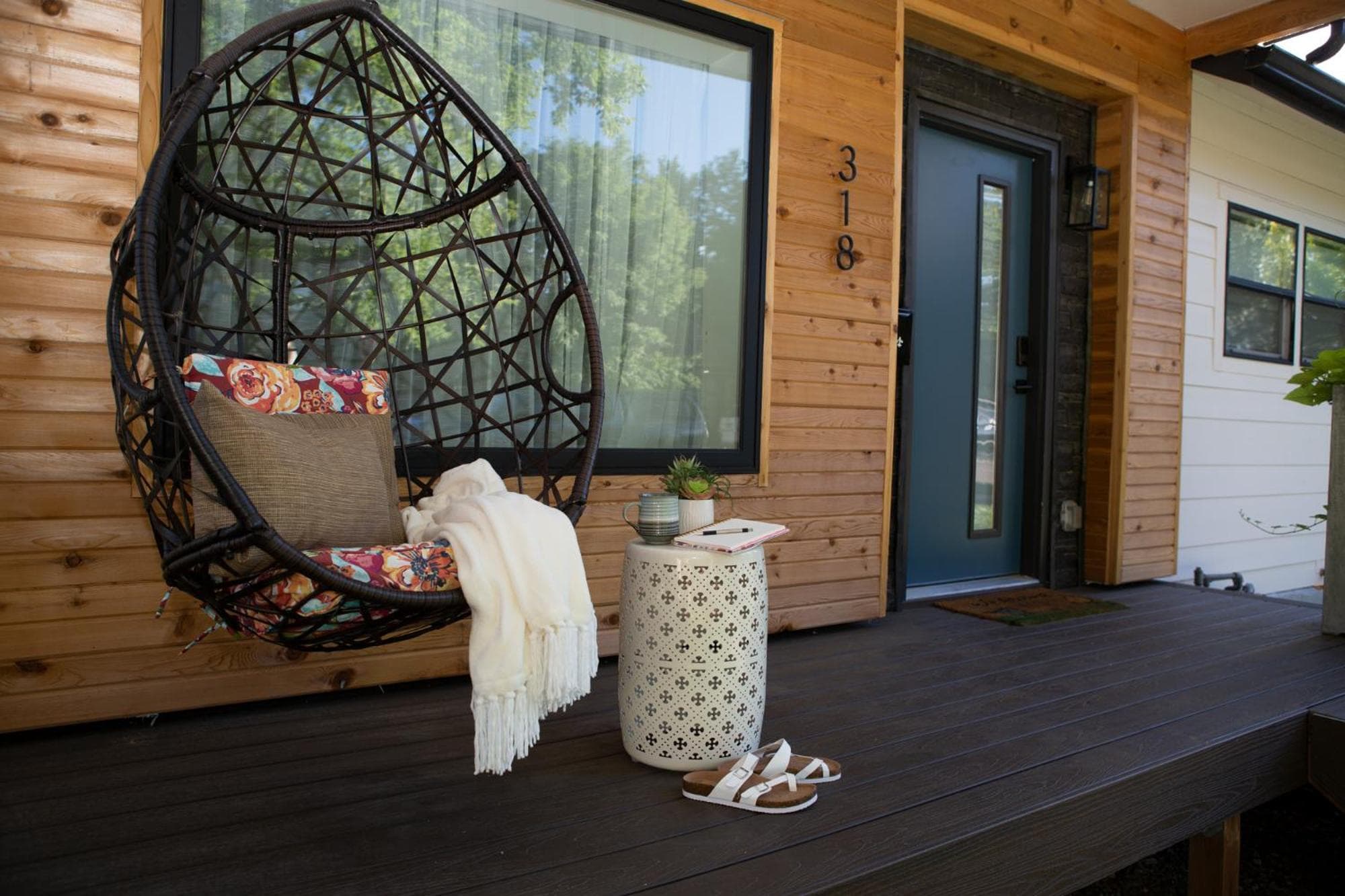 Cozy Bungalow Hot Tub & Fire Pit, Walk Downtown