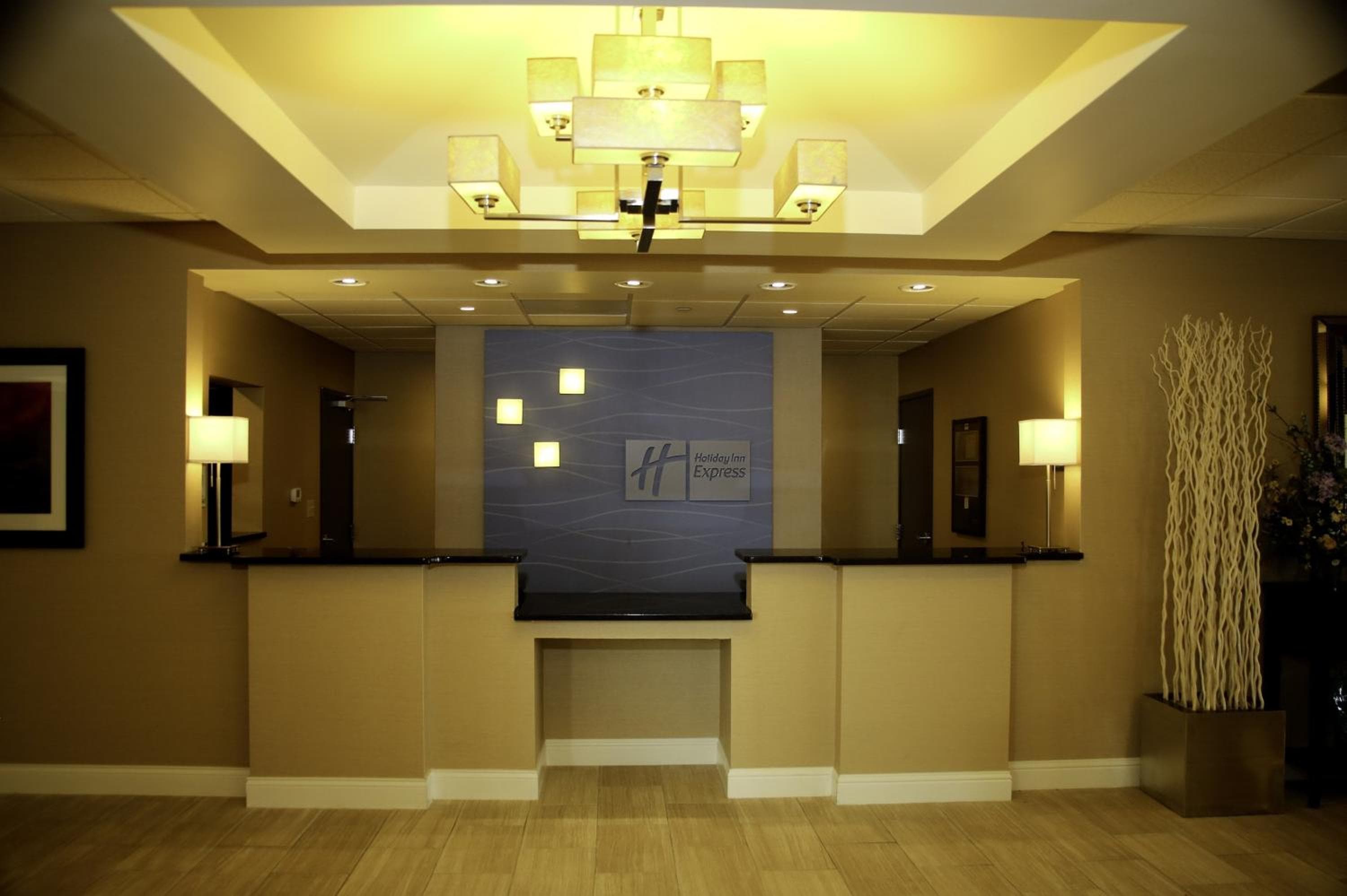 Holiday Inn Express & Suites Marion Northeast by IHG