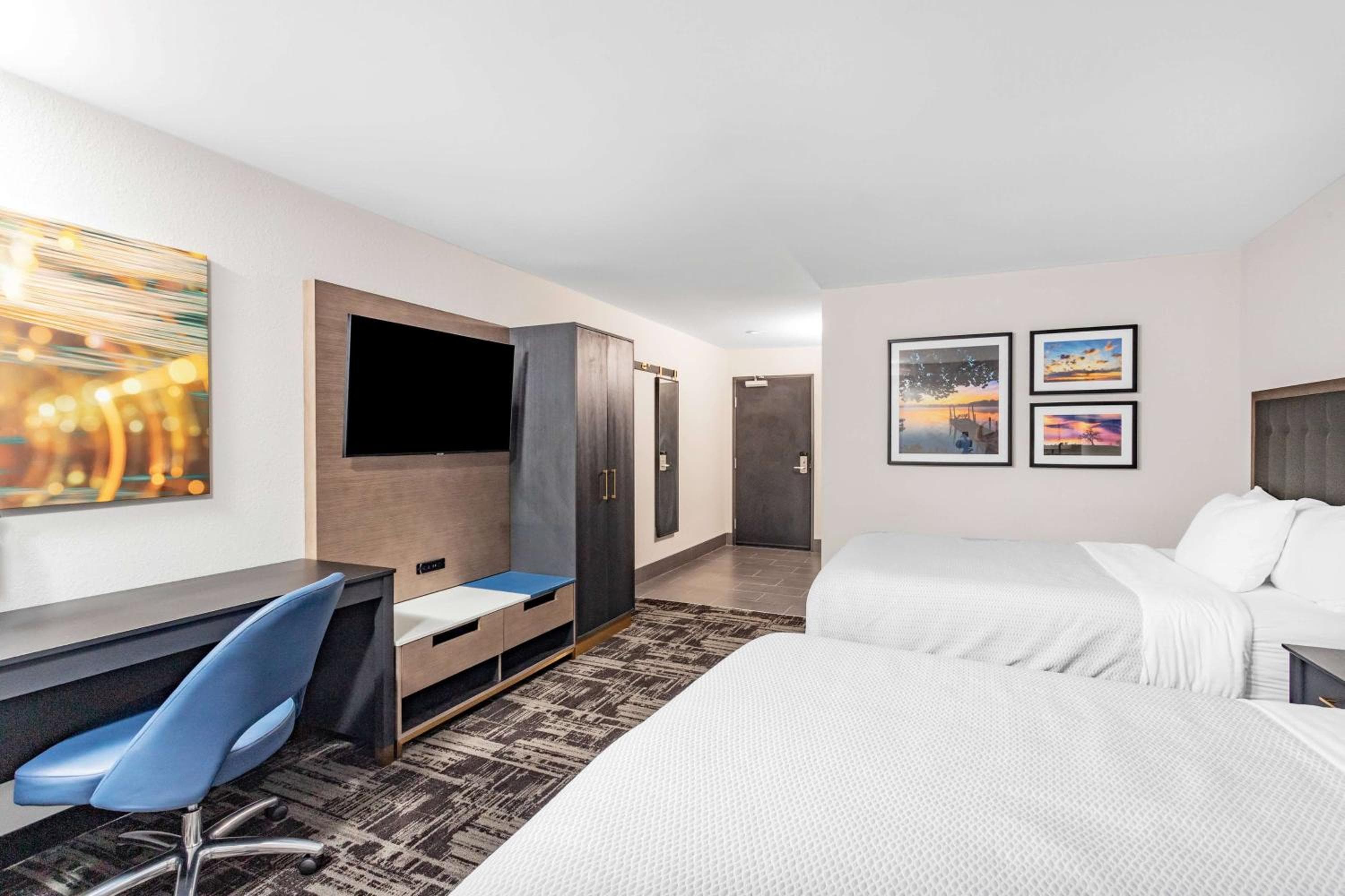 LaQuinta Suites by Wyndham South Bend Notre Dame Area