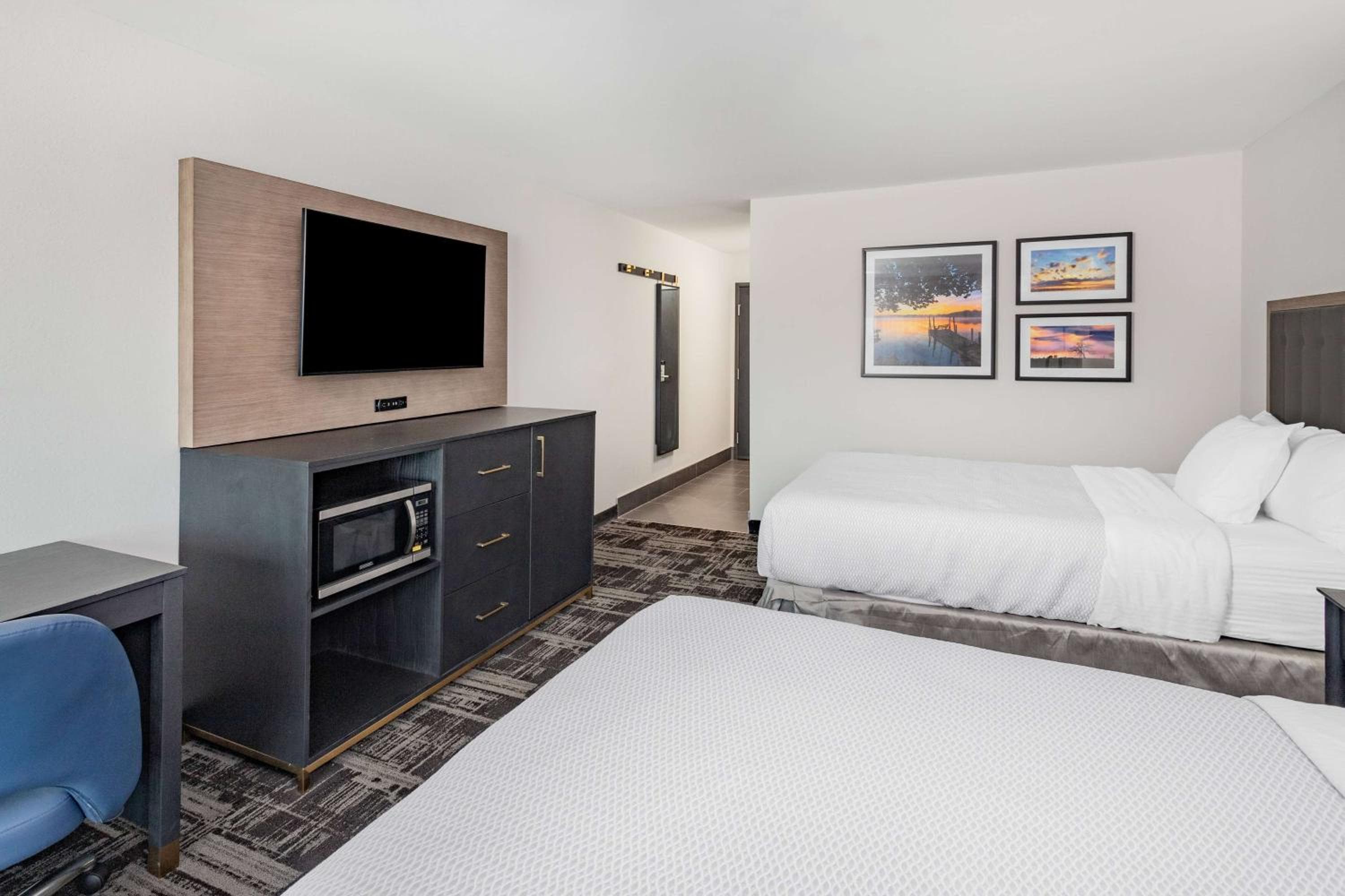 LaQuinta Suites by Wyndham South Bend Notre Dame Area