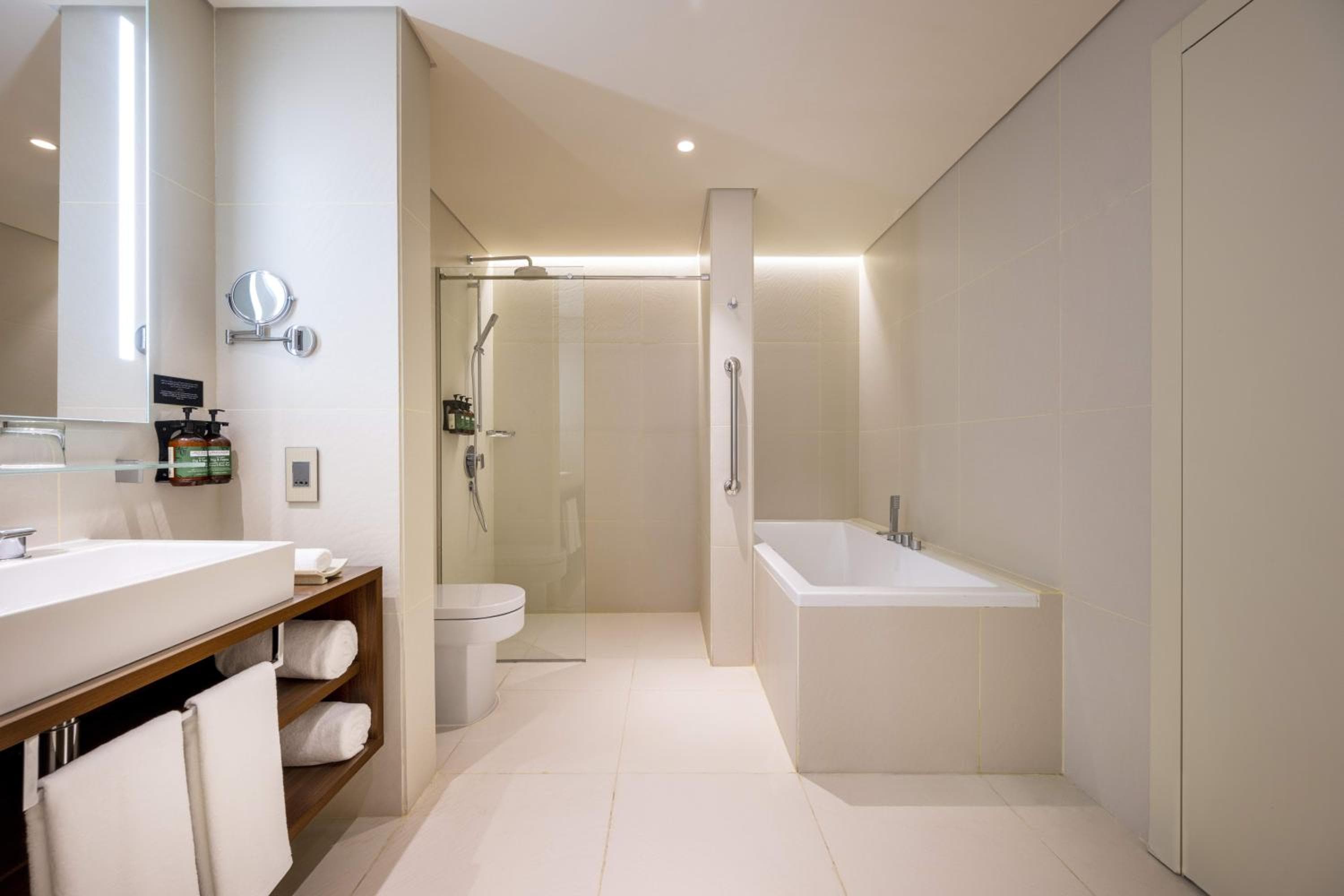 voco Doha West Bay Suites by IHG
