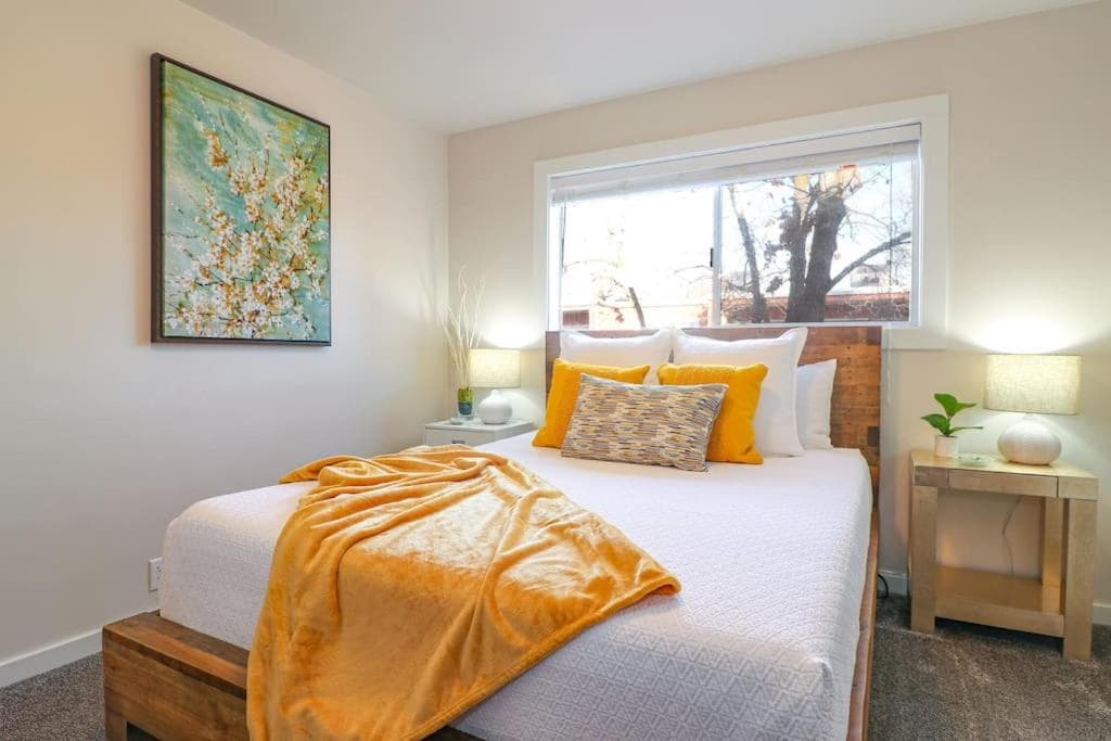 Condo 24! Prized Location. Modern! Bright! Enjoy!