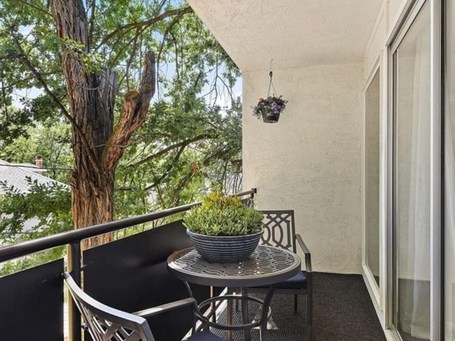 Condo 24! Prized Location. Modern! Bright! Enjoy!