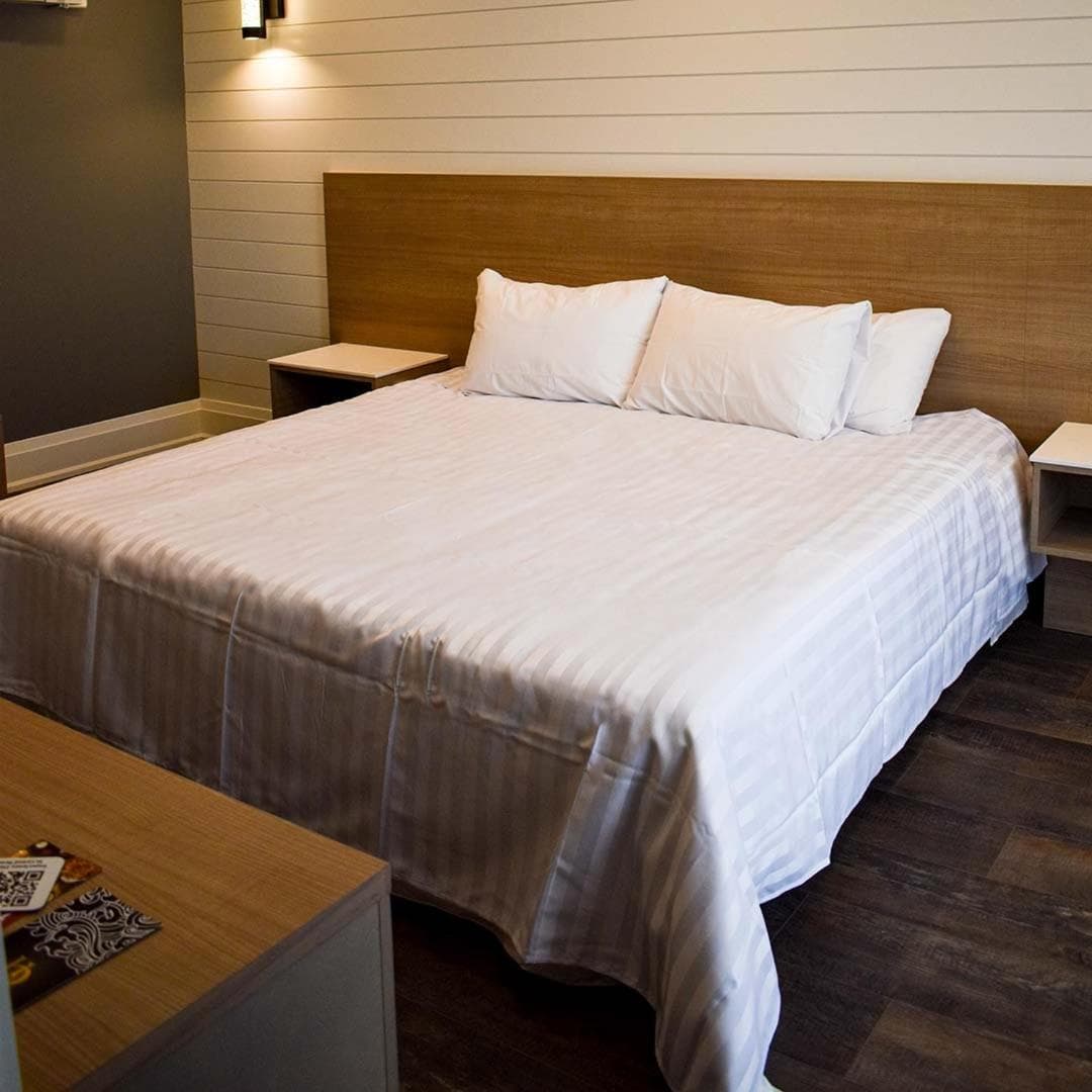 Colonial Hotel & Suites