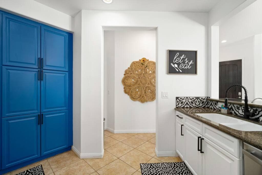 Legacy Villas private 3 bedroom 3 bath villa with view, steps to pool, bikes and arcade game included
