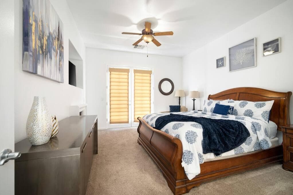 Legacy Villas private 3 bedroom 3 bath villa with view, steps to pool, bikes and arcade game included