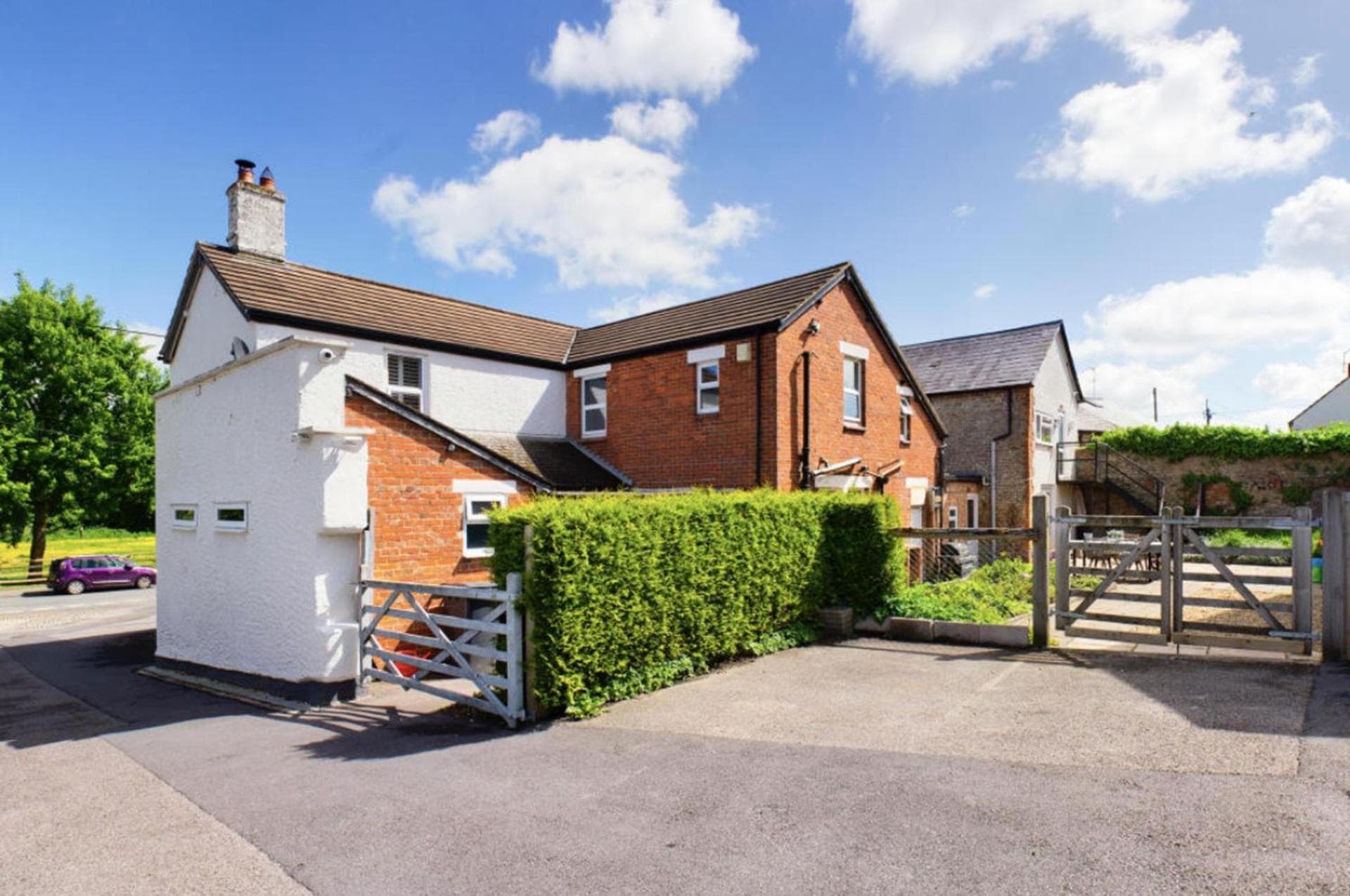 Luxury House sleeps 14 with Secret Bar near Bath