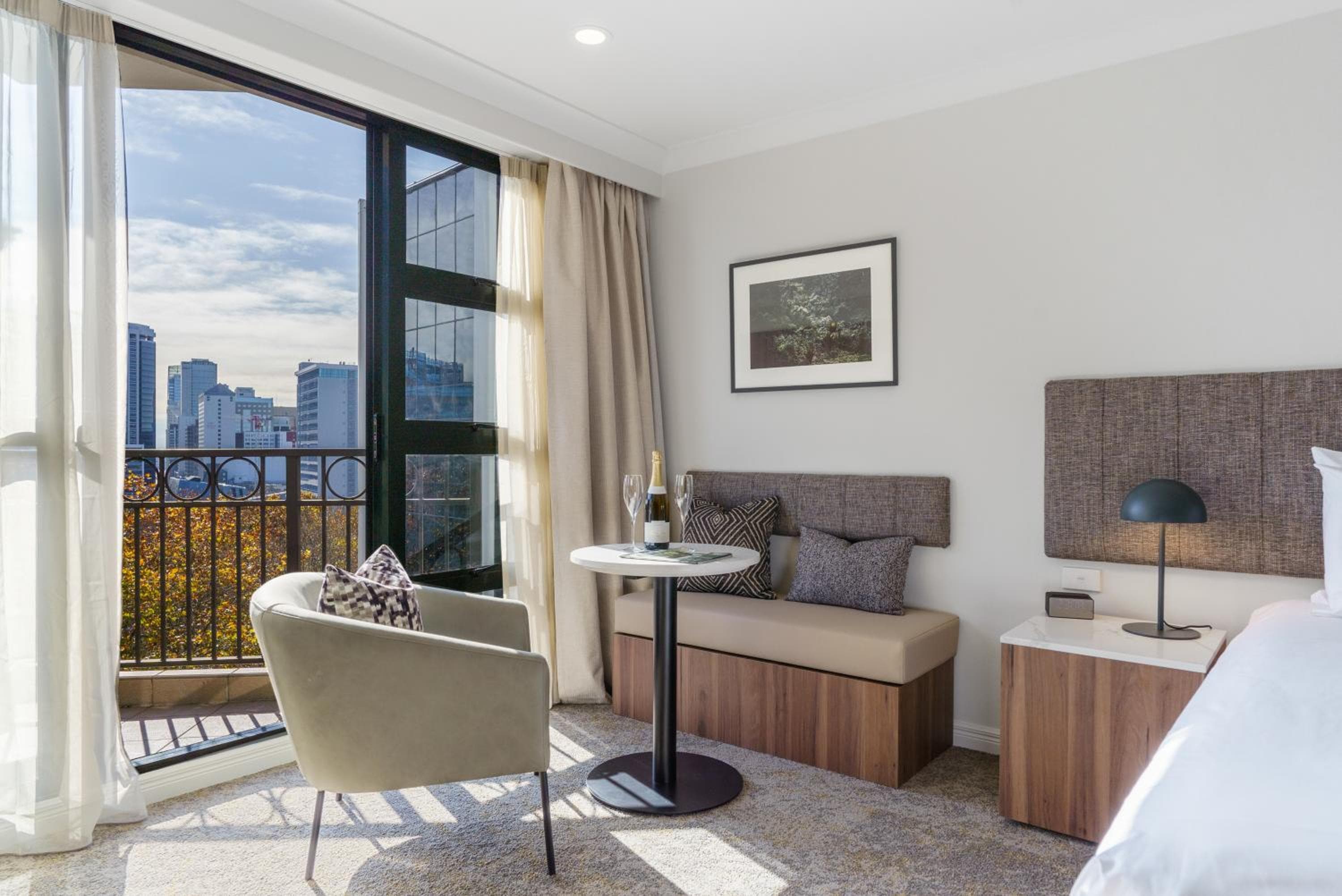 Parkside Hotel & Apartments