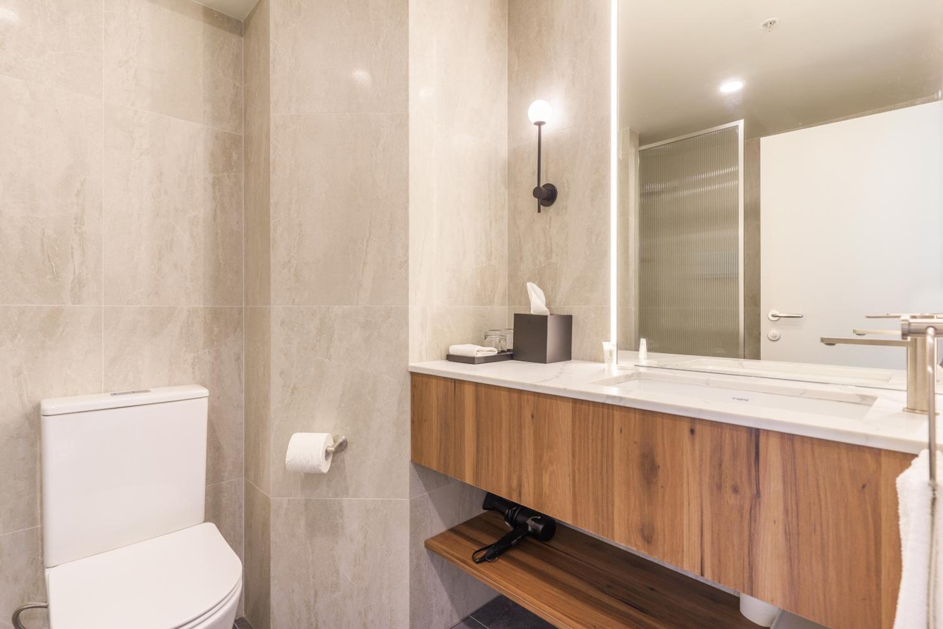 Parkside Hotel & Apartments