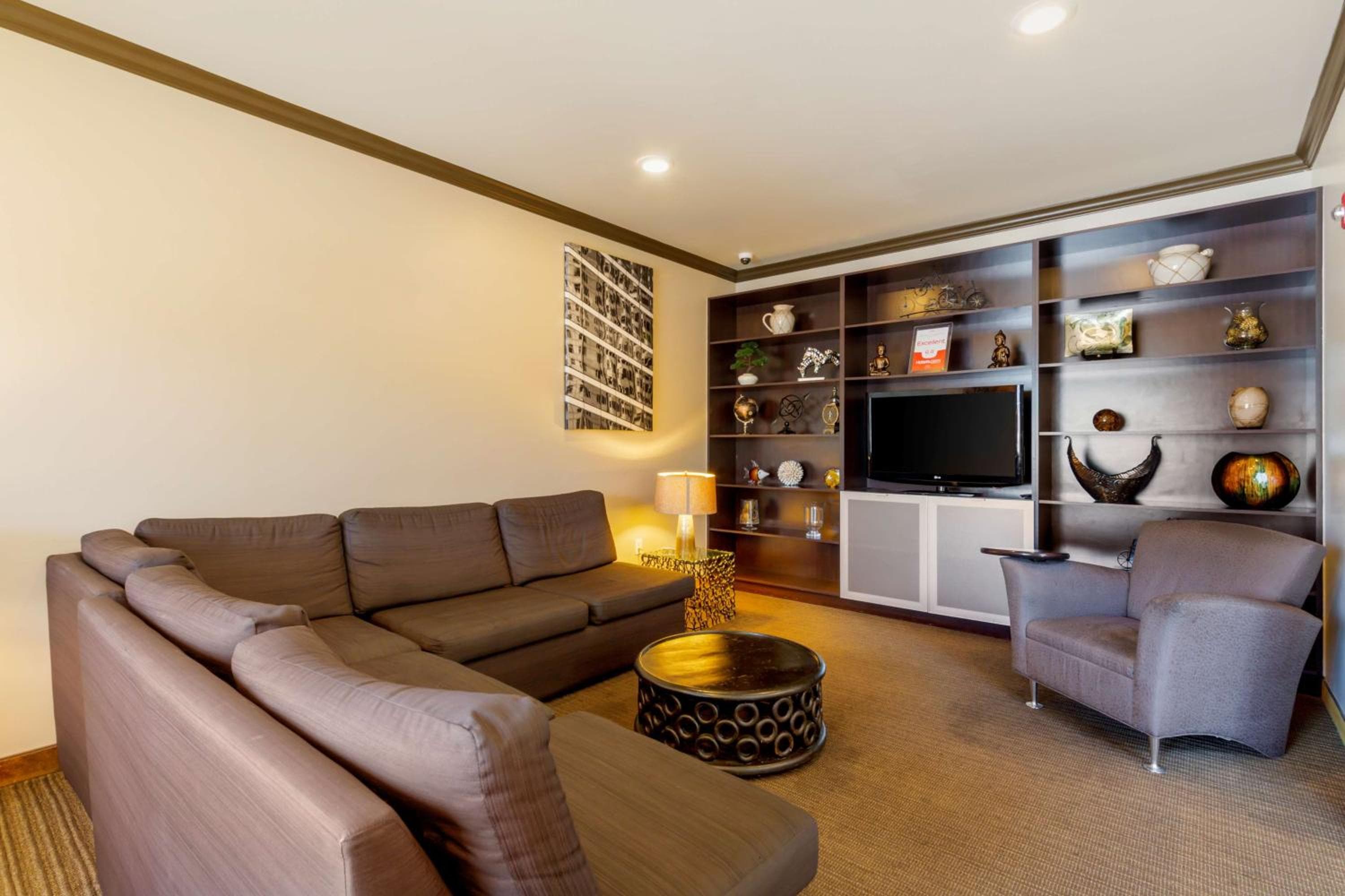 Best Western Plus Miami Airport North Hotel & Suites