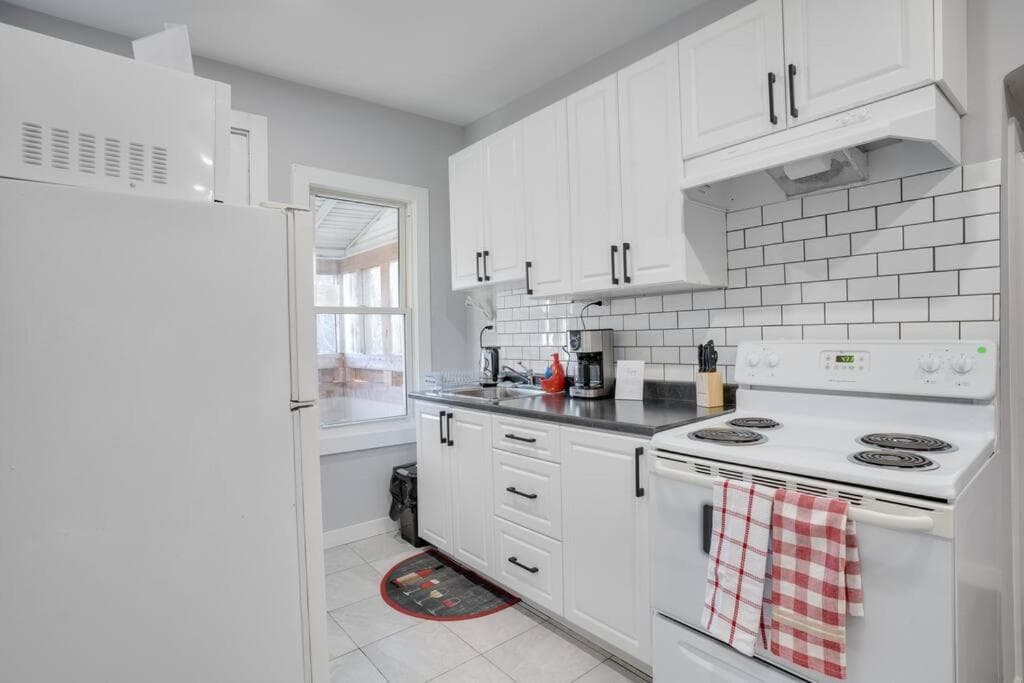 Modern & Private 1-Bedroom Apartment