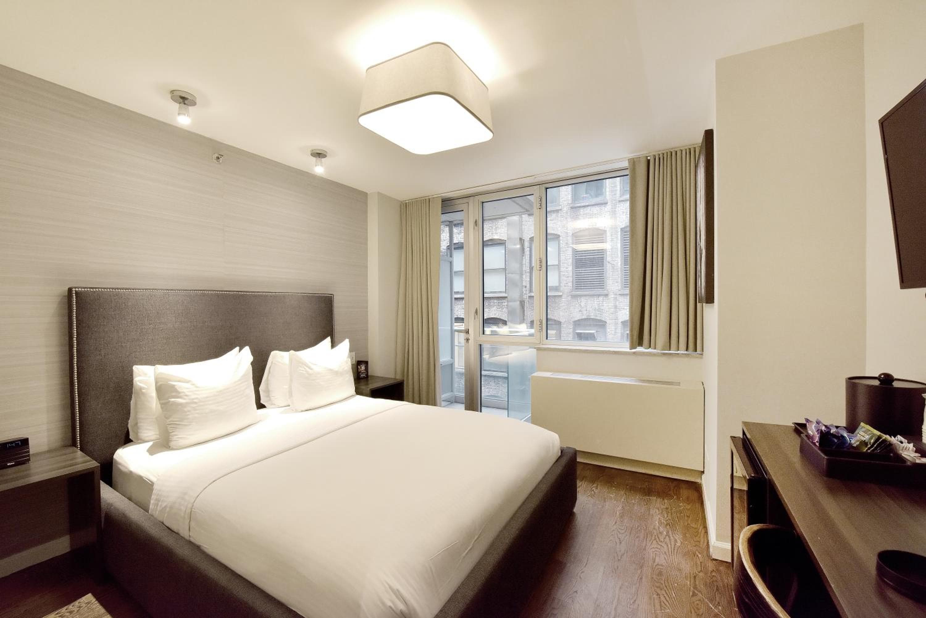 Hotel 32 32