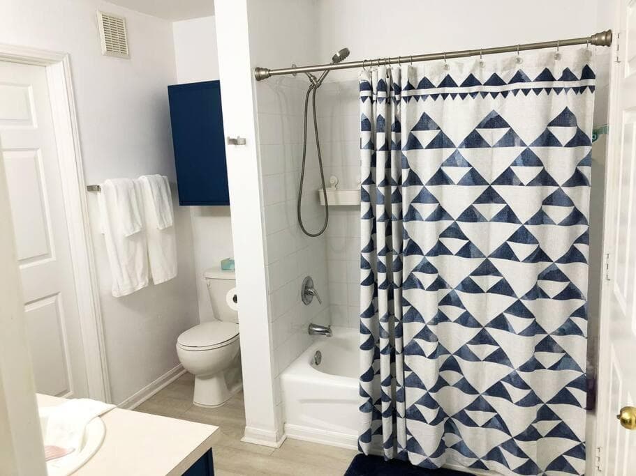 o STUNNING CONDO MINUTES FROM GORGEOUS BEACHES o