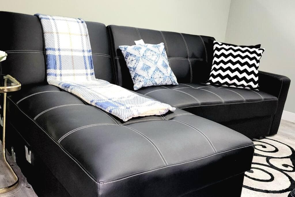 QUIET & COZY MODERN SUITE CLOSE TO RCMP