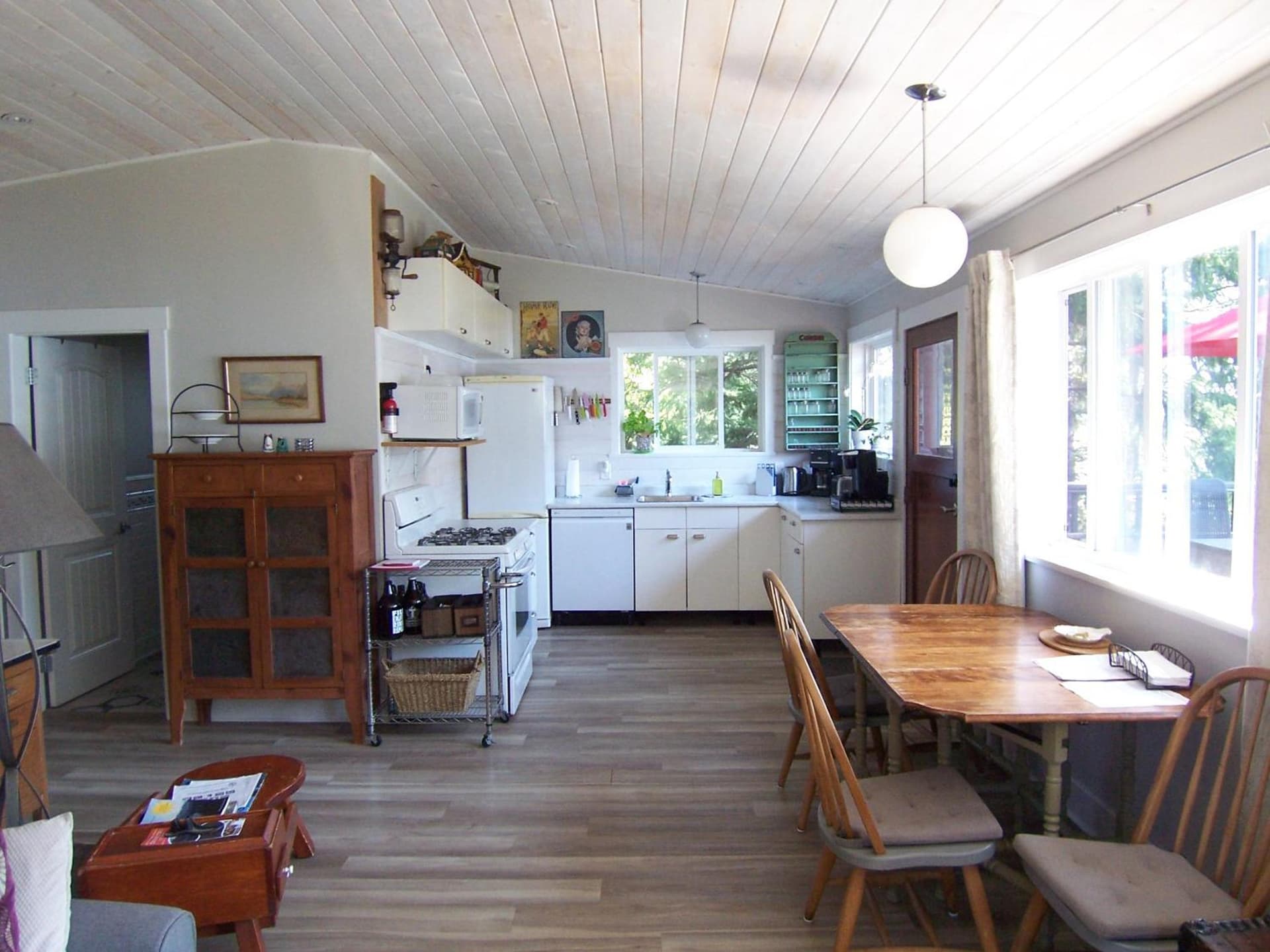 Malaspina Strait Cottage