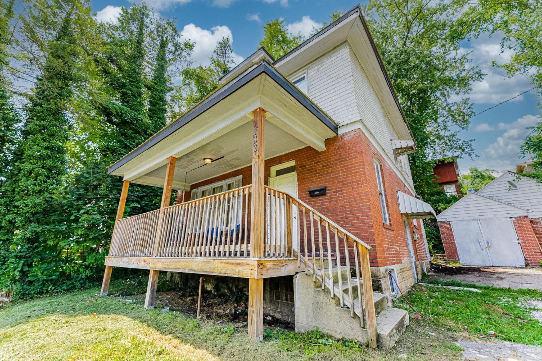 Awesome House, 5 minutes to DT, 2 miles to Stadium and Ruby Memorial!